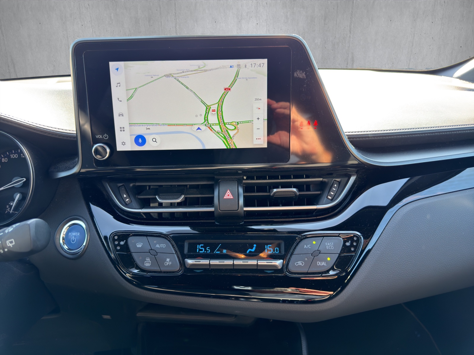 TOYOTA C-HR 1.8 HSD CVT Comfort-image-12