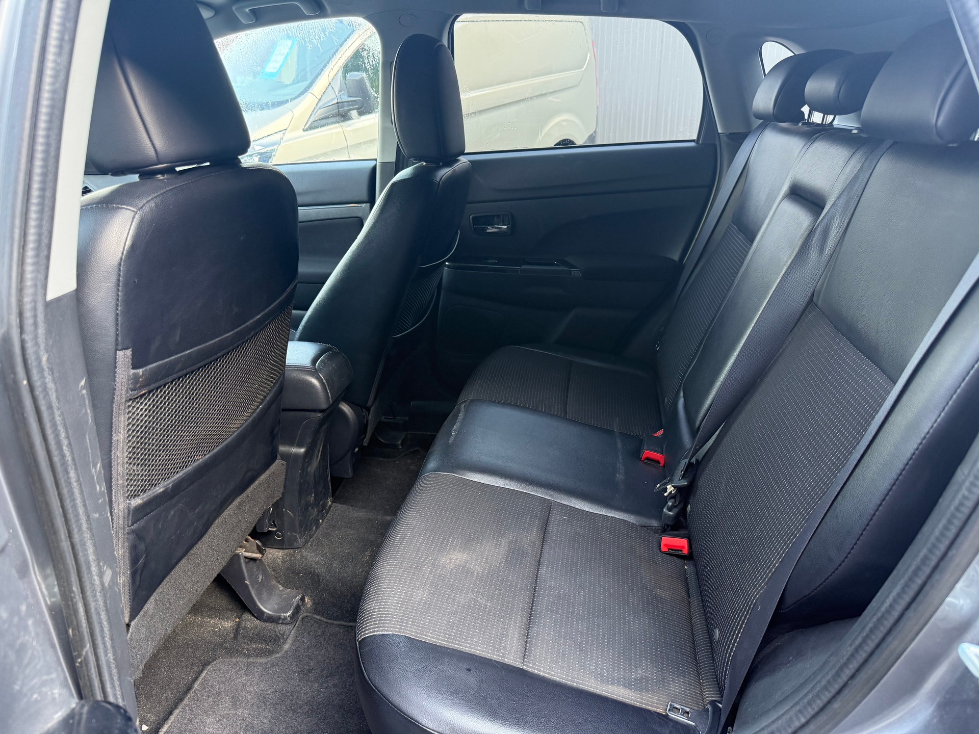 PEUGEOT 4008 1.6 HDi Allure 4WD-image-4