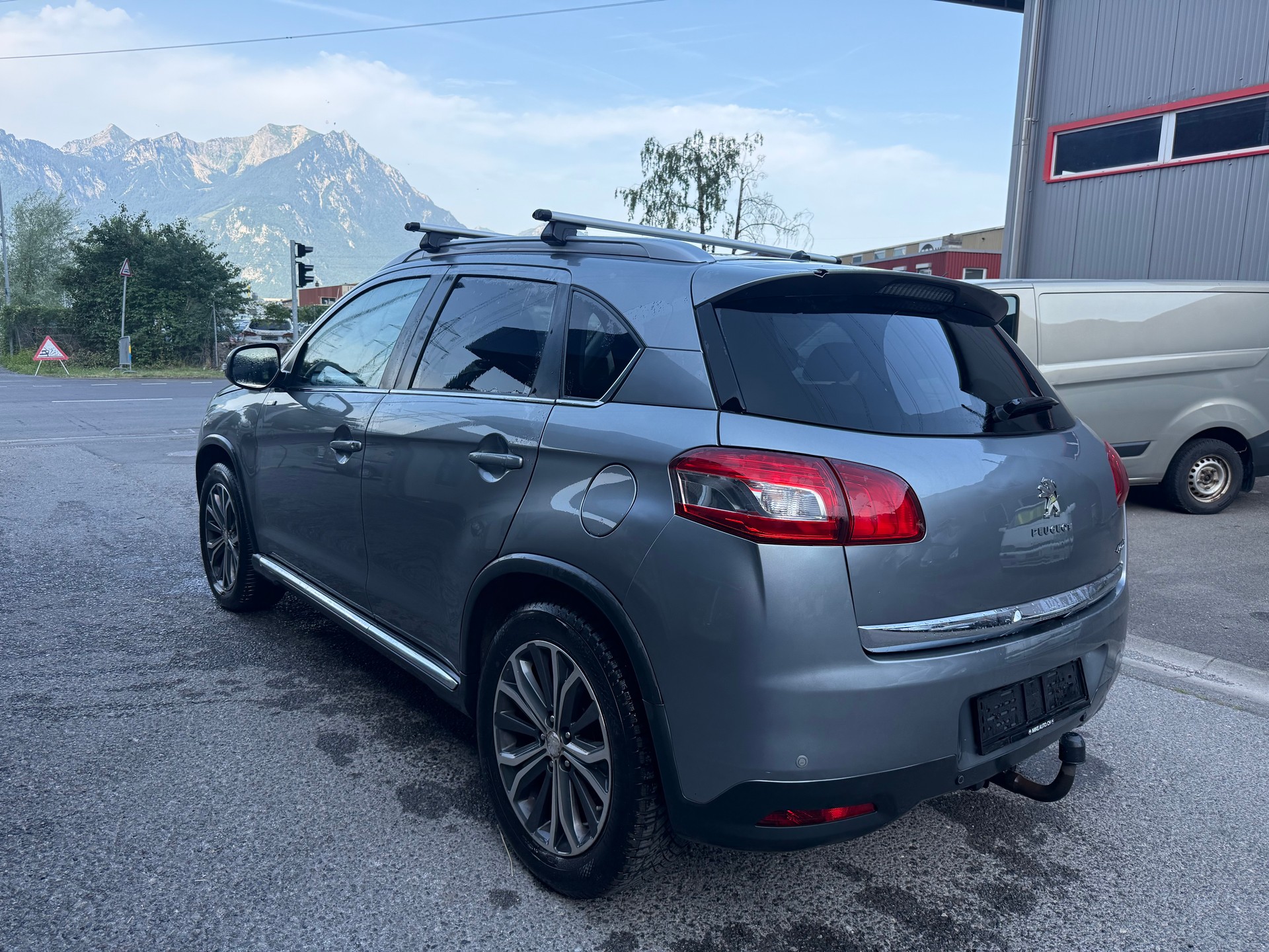 PEUGEOT 4008 1.6 HDi Allure 4WD-image-3