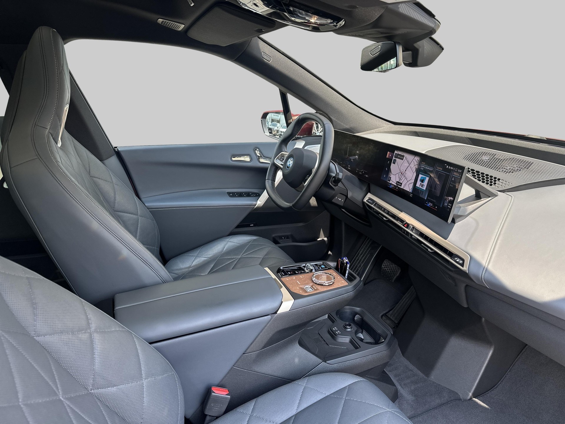 BMW iX M60-image-8