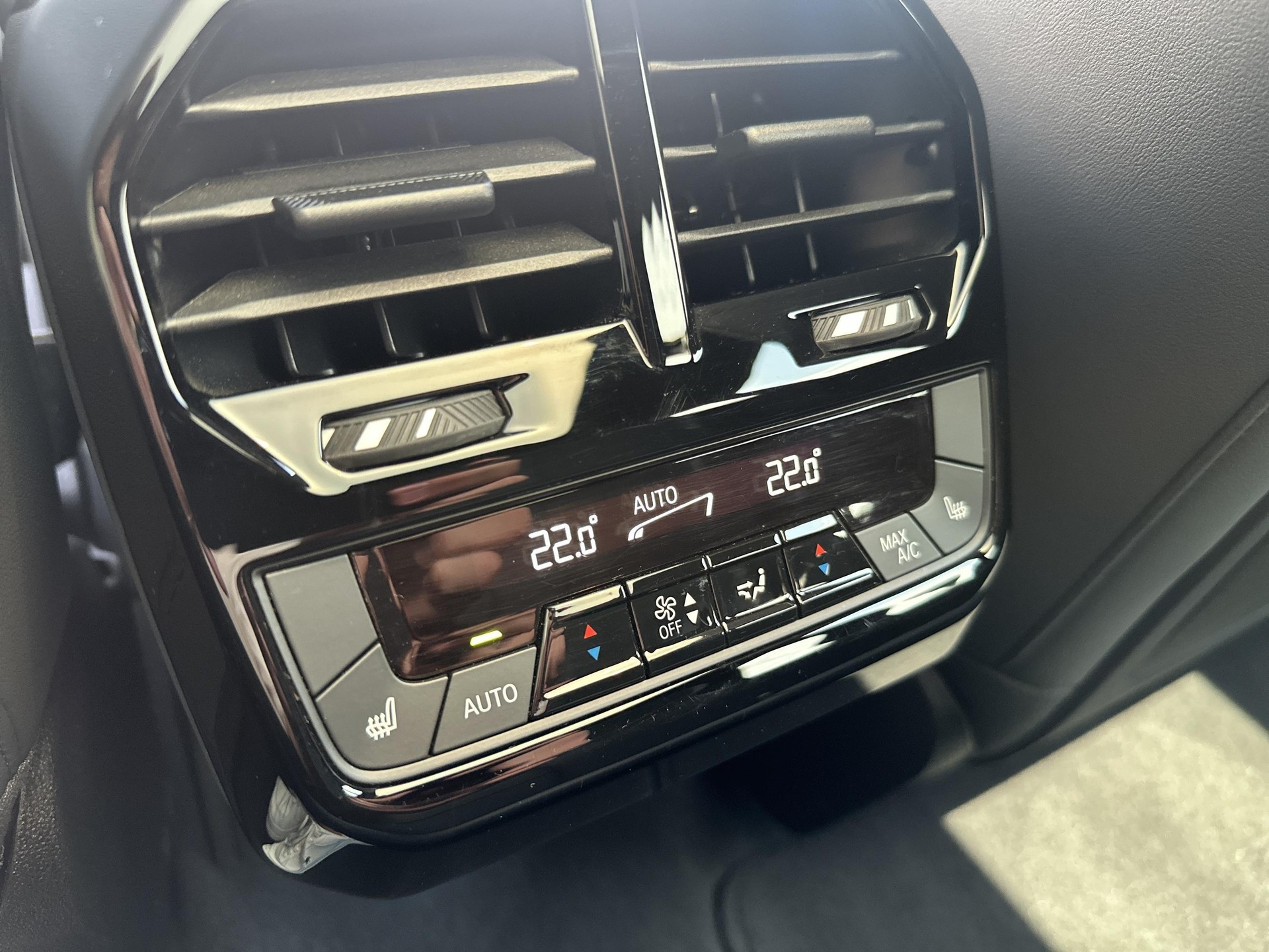 BMW iX M60-image-18