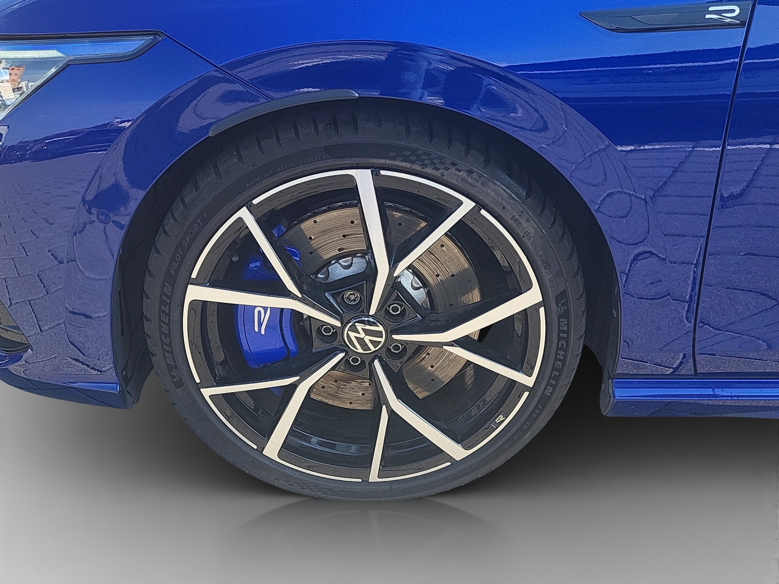 VW Golf 2.0 TSI R DSG 4Motion-image-13