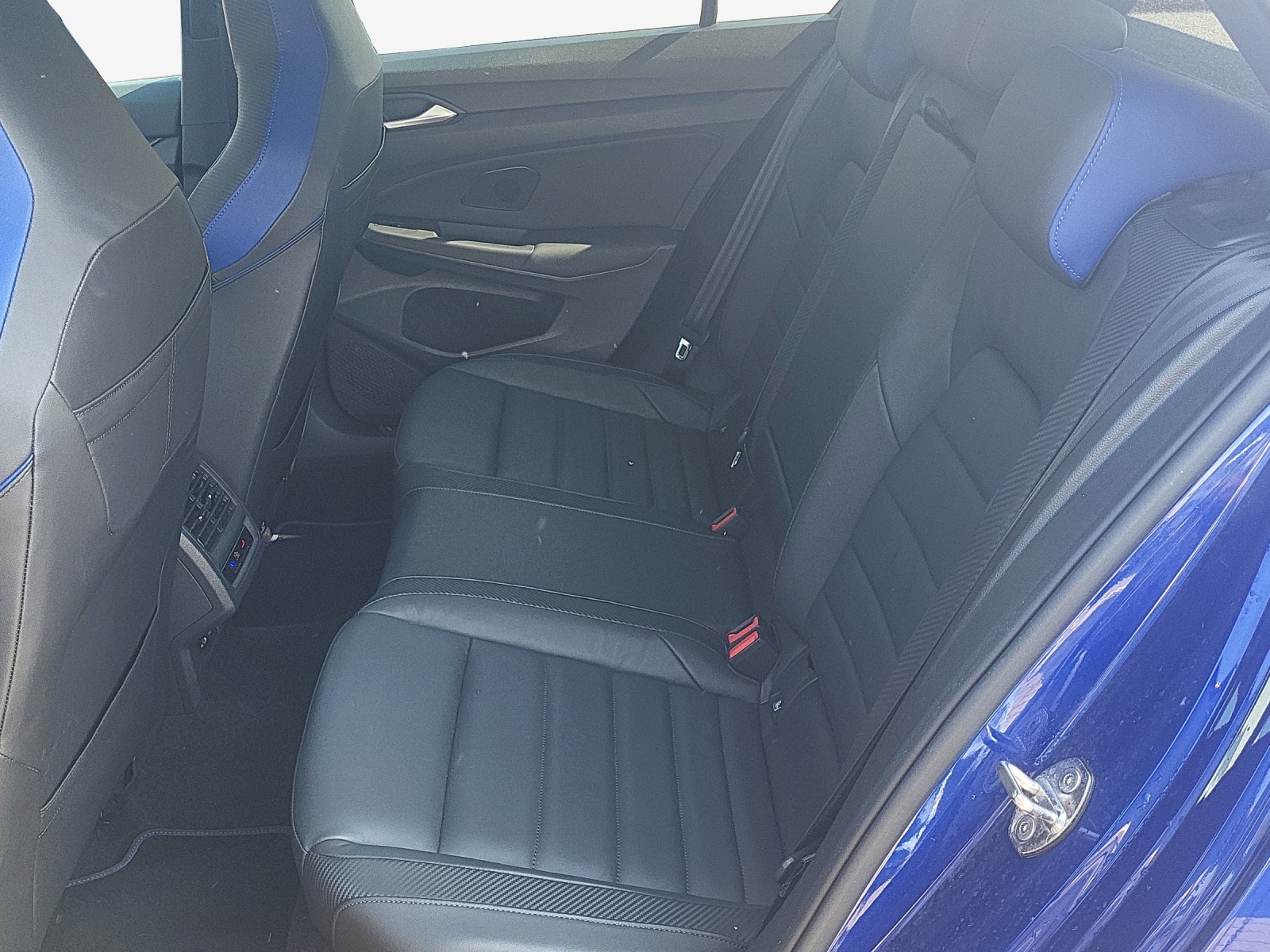 VW Golf 2.0 TSI R DSG 4Motion-image-11