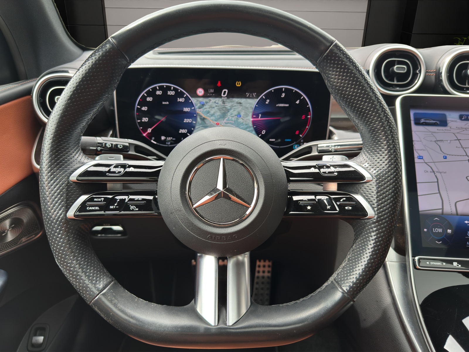 MERCEDES-BENZ GLC 300 d 4M AMG Line-image-9