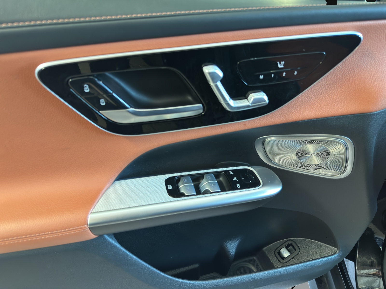 MERCEDES-BENZ GLC 300 d 4M AMG Line-image-14