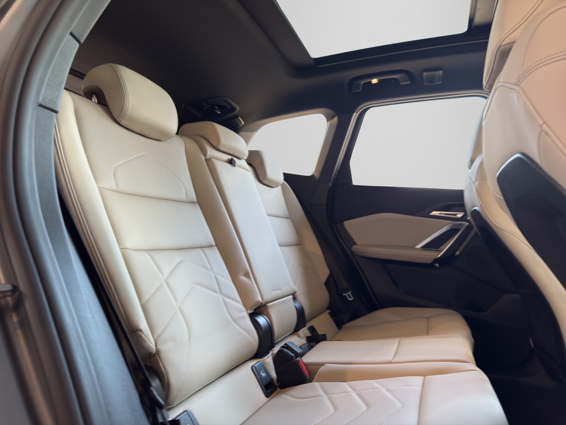BMW X1 23i xDrive M Sport-image-17