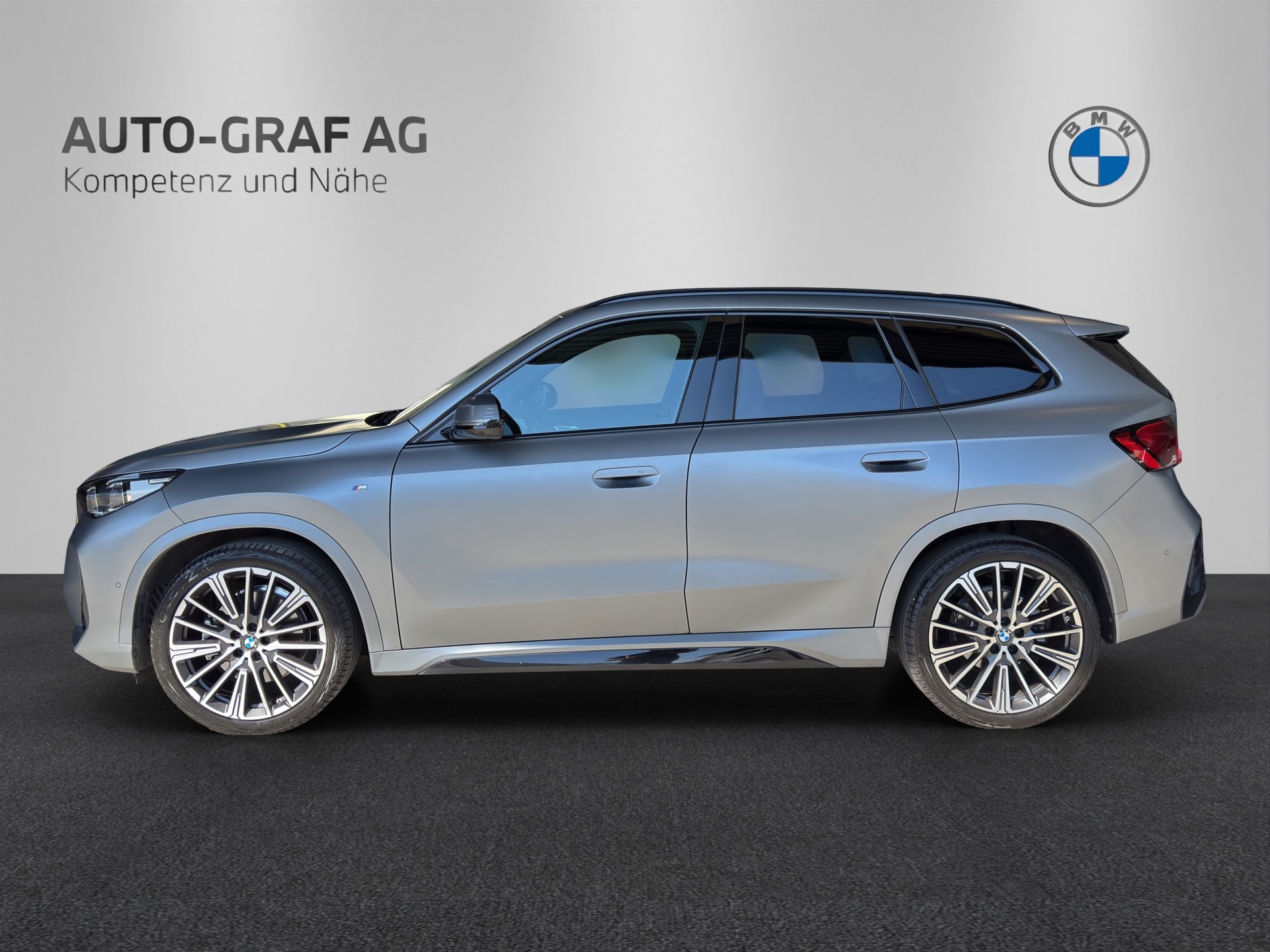 BMW X1 23i xDrive M Sport-showroom-element-1