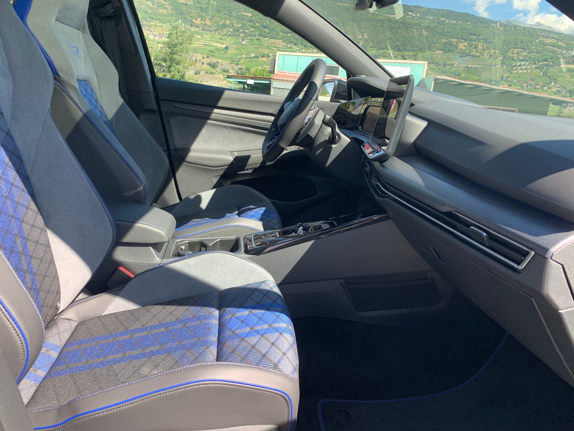 VW Golf 2.0 TSI R DSG 4 Motion-image-13