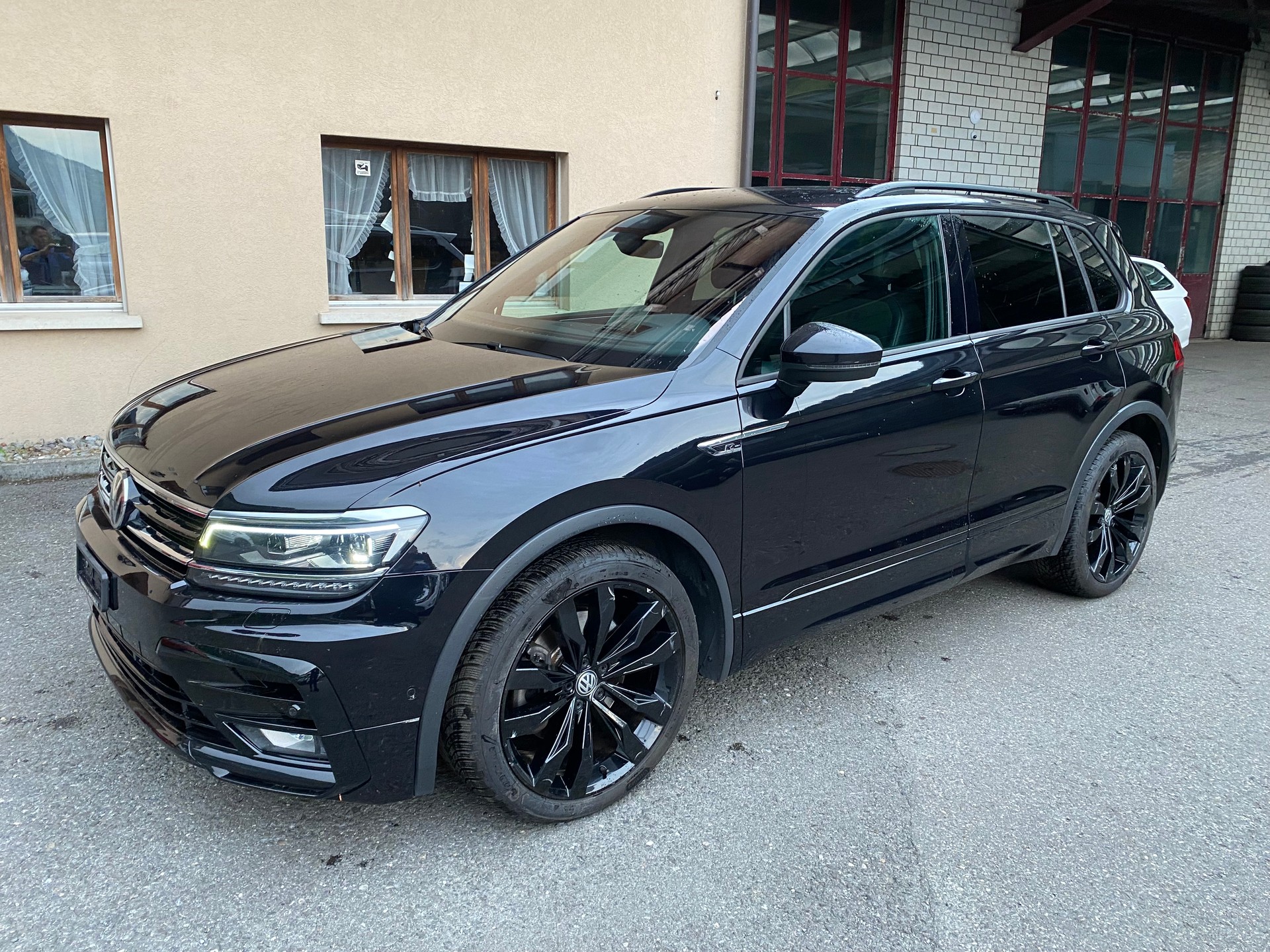 VW Tiguan 2.0 TDI SCR Highline 4Motion DSG-image-12
