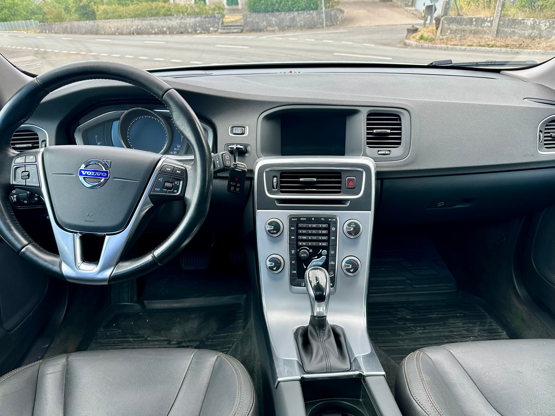 VOLVO V60 Cross Country T5 AWD Executive Geartronic-image-8
