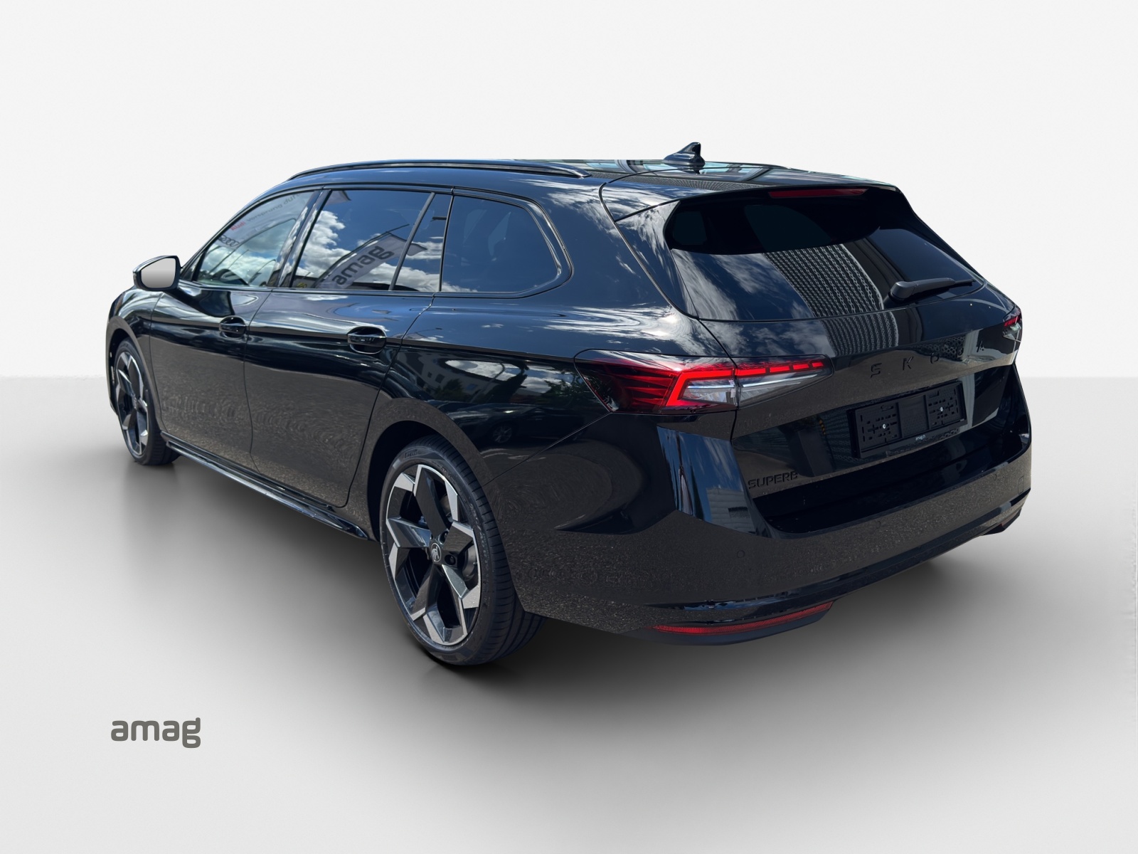 SKODA Superb Combi 2.0 TSI Sportline 4x4 DSG-image-2