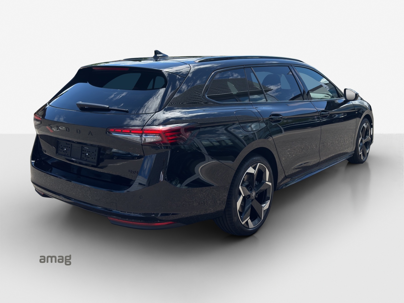 SKODA Superb Combi 2.0 TSI Sportline 4x4 DSG-image-4