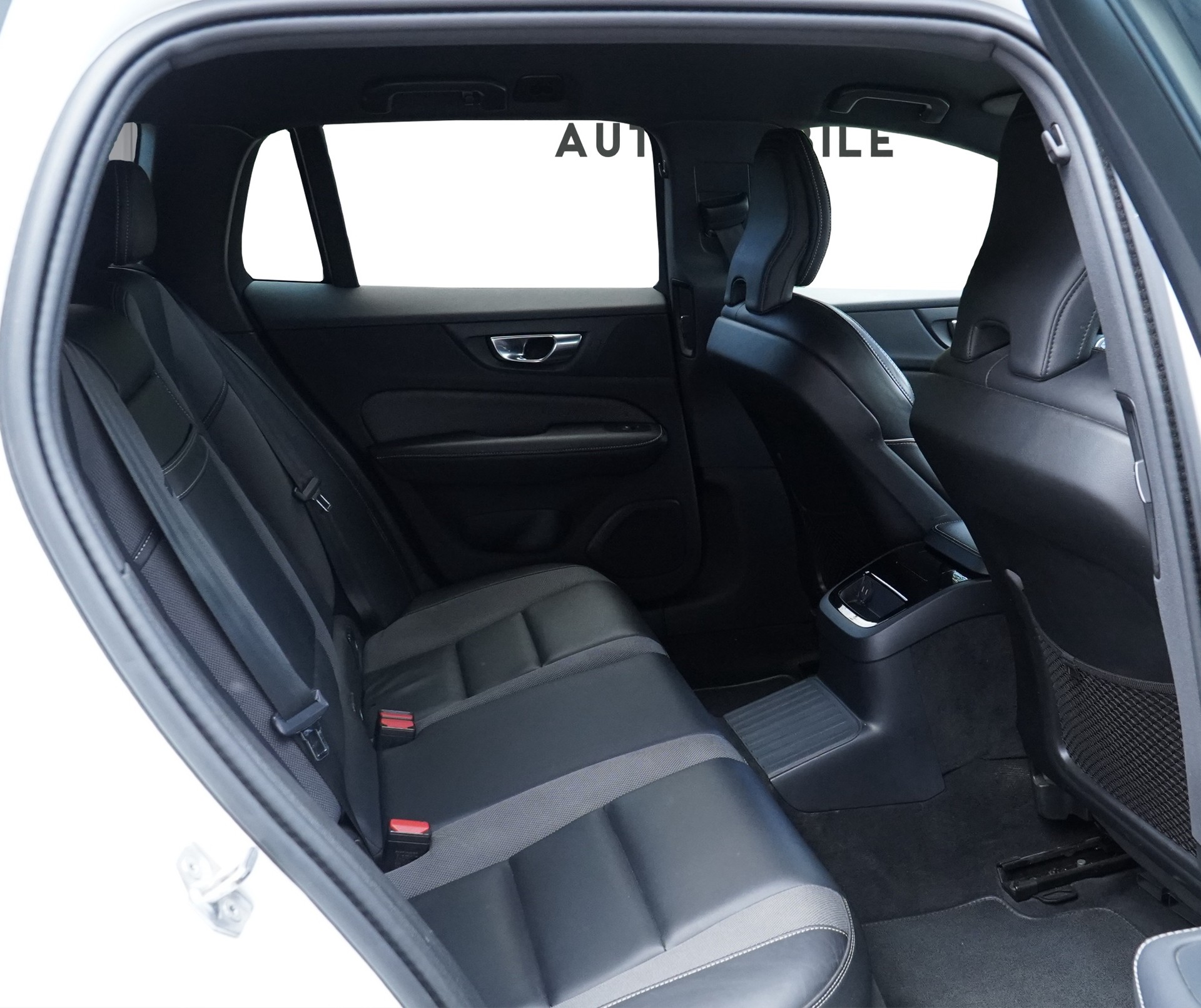VOLVO V60 T6 eAWD Twin Engine R-Design Geartronic *CH Fahrzeug & AHK*-image-14