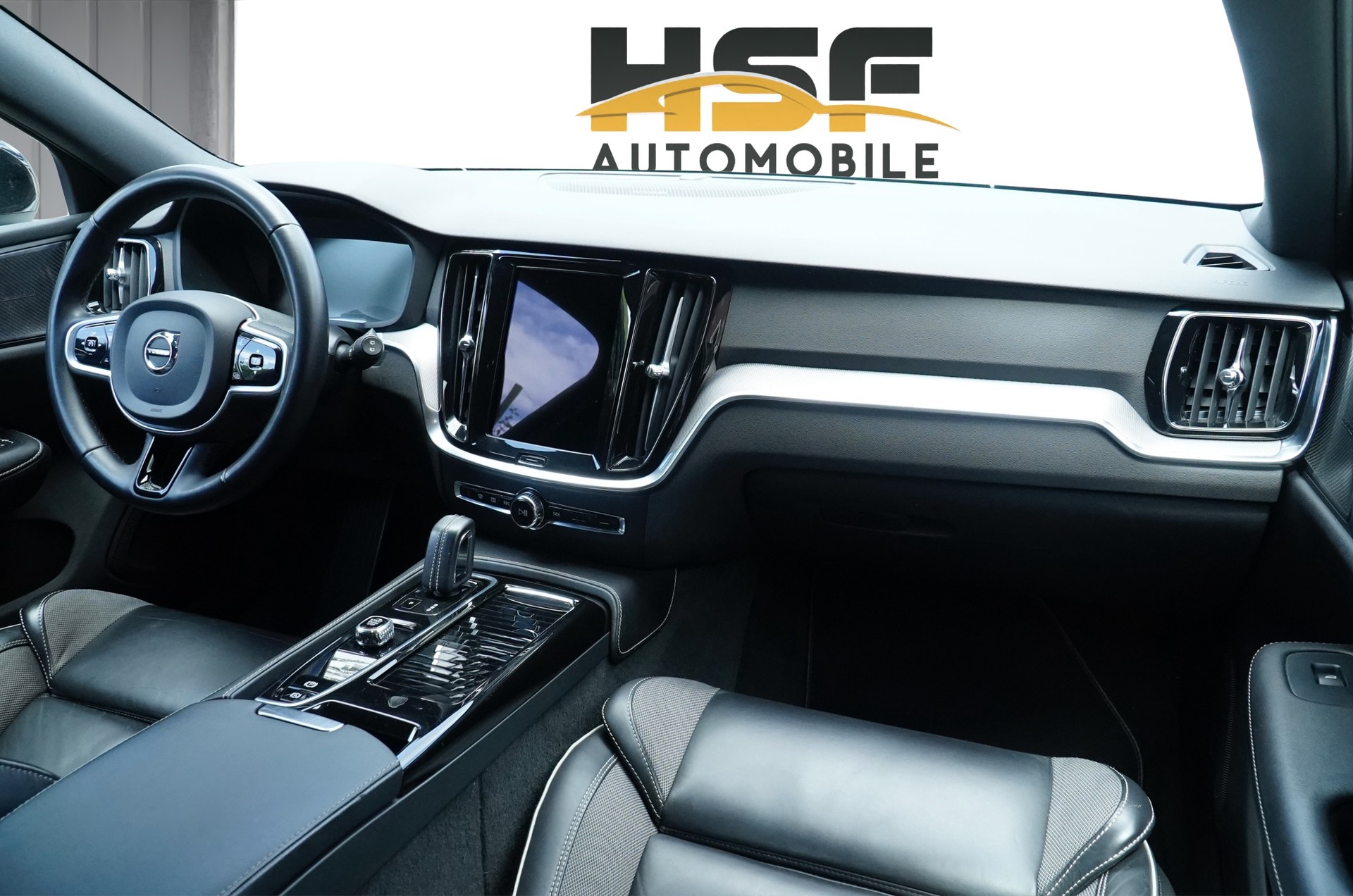 VOLVO V60 T6 eAWD Twin Engine R-Design Geartronic *CH Fahrzeug & AHK*-image-11