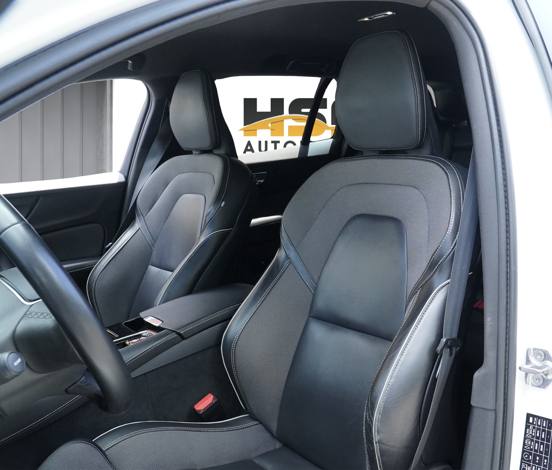 VOLVO V60 T6 eAWD Twin Engine R-Design Geartronic *CH Fahrzeug & AHK*-image-9