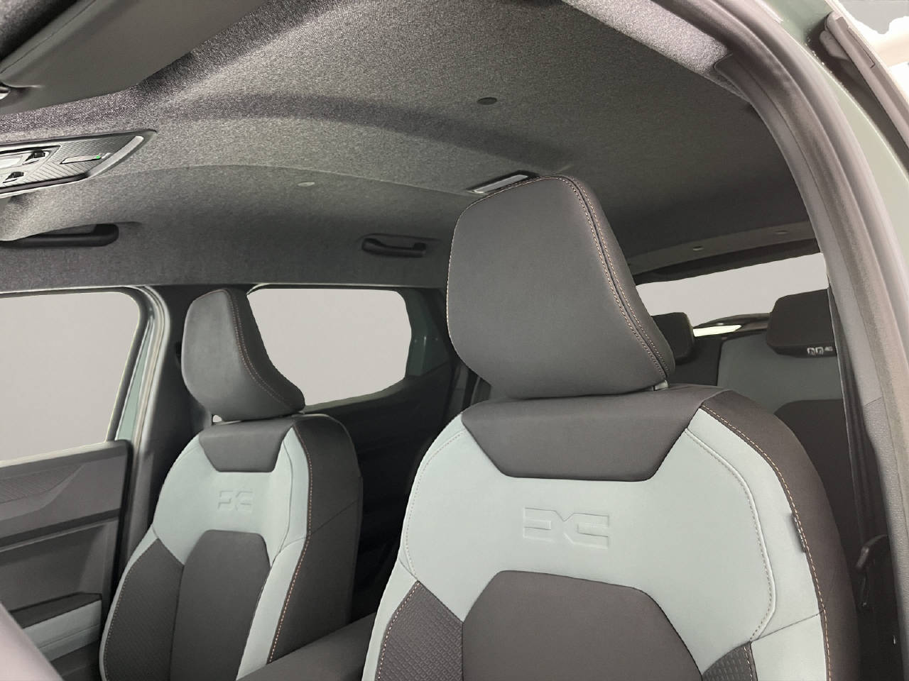 DACIA Duster 1.2 Hybrid Extreme 4WD-image-14