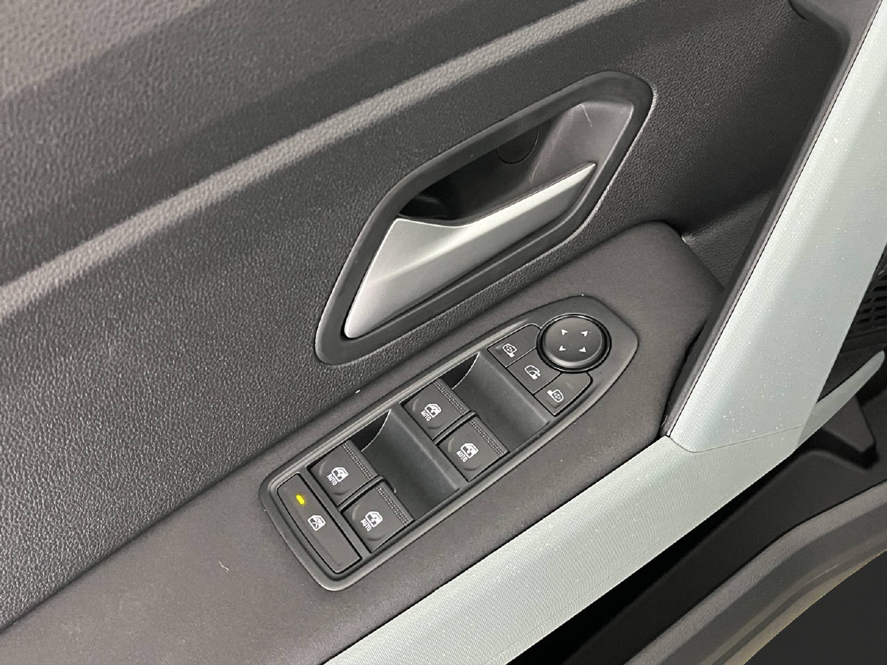 DACIA Duster 1.2 Hybrid Extreme 4WD-image-13