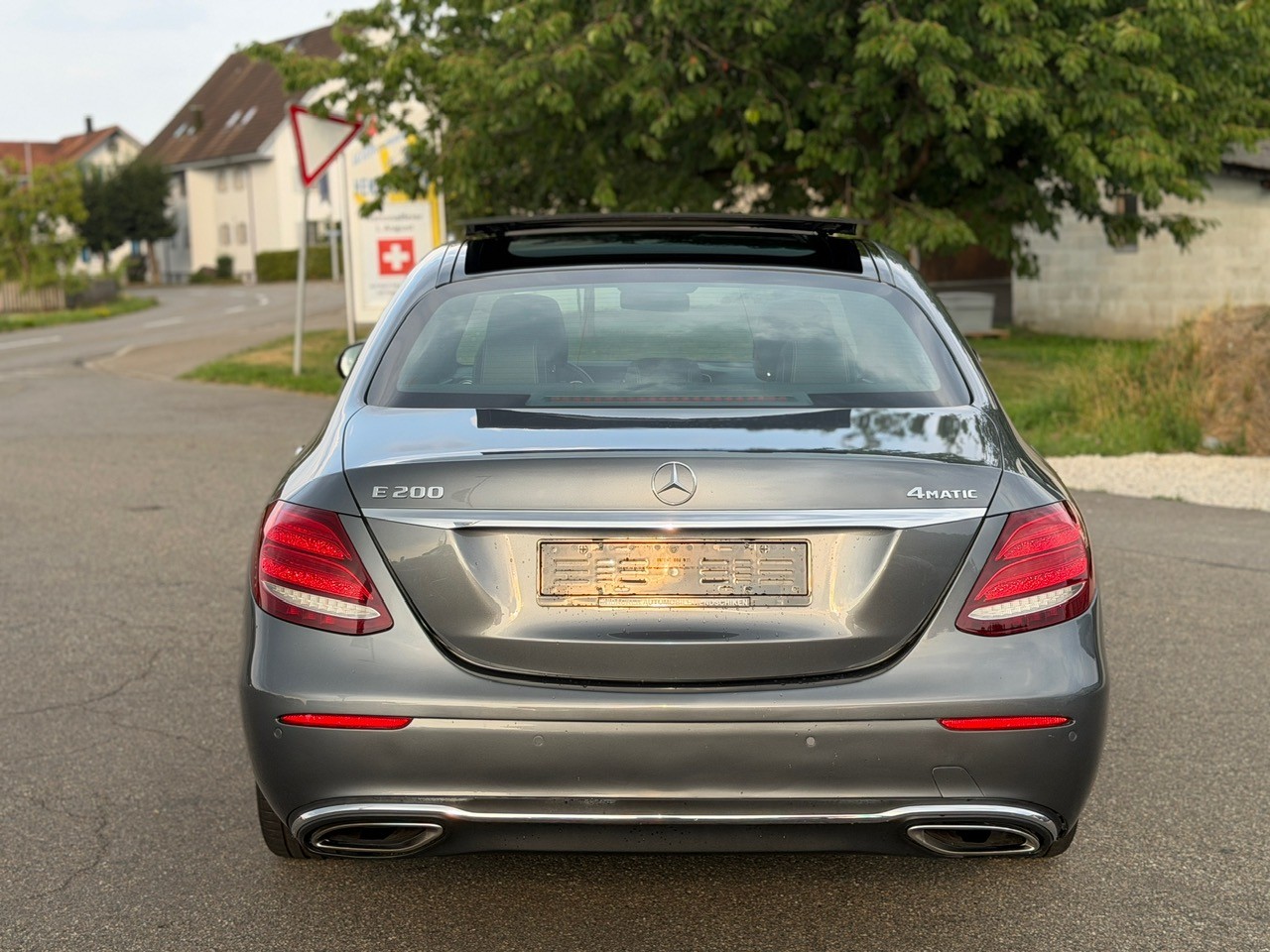 MERCEDES-BENZ E 200 Avantgarde 4Matic 9G-Tronic-image-4