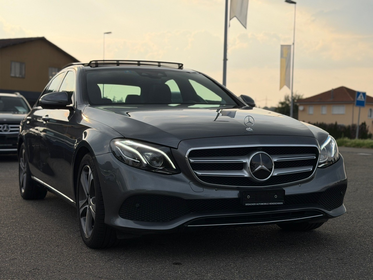 MERCEDES-BENZ E 200 Avantgarde 4Matic 9G-Tronic-image-2