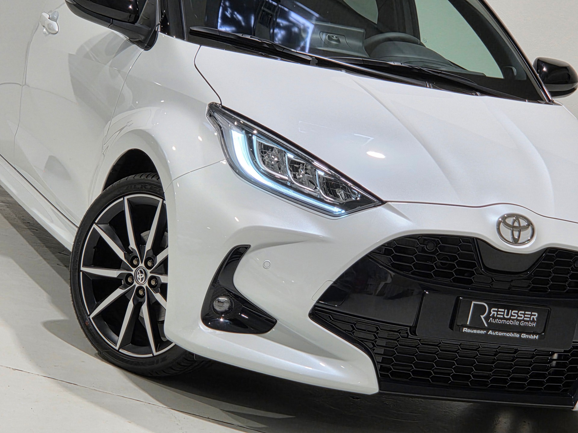 TOYOTA Yaris 1.5 GR Sport e-CVT-image-27