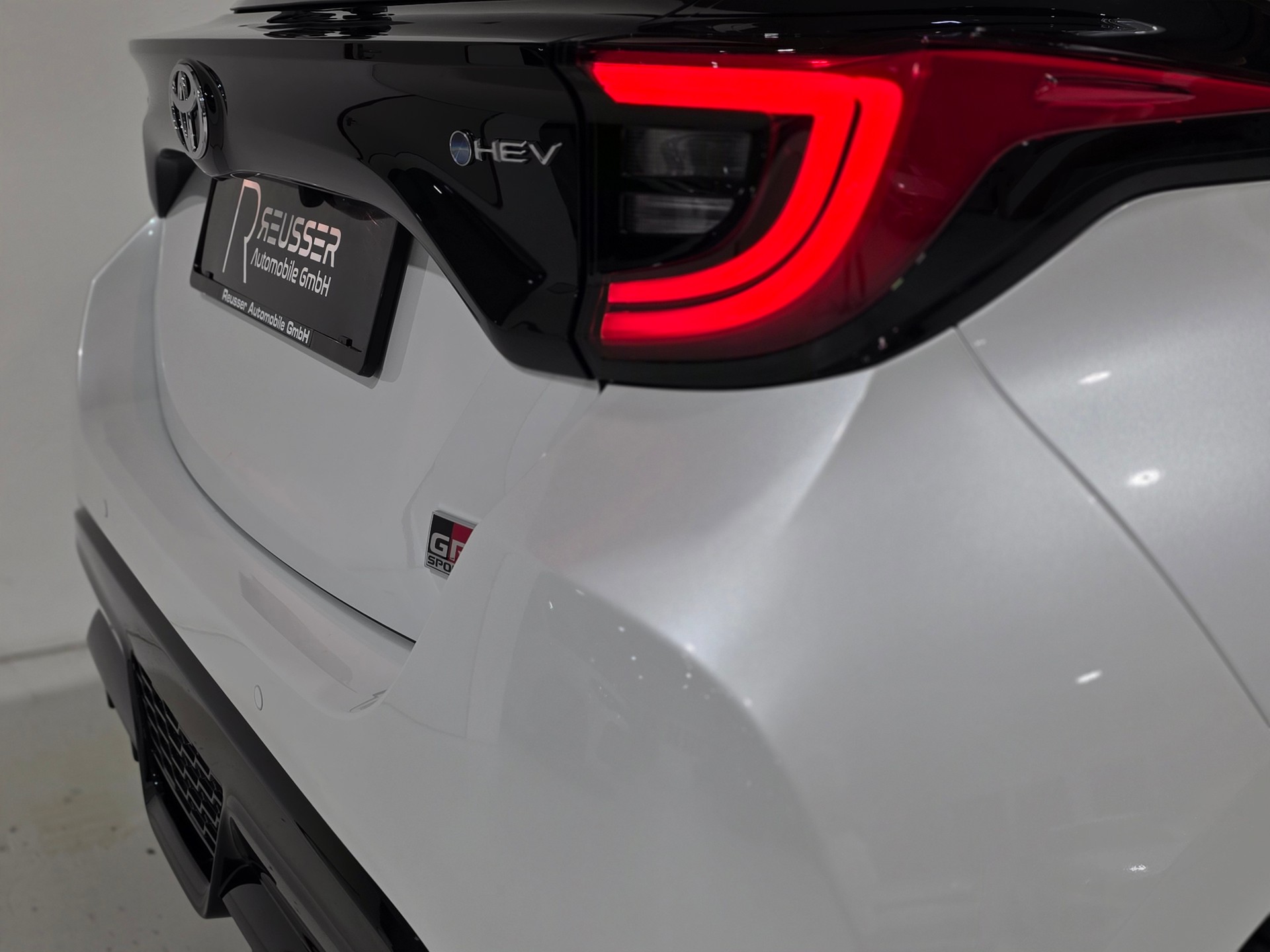 TOYOTA Yaris 1.5 GR Sport e-CVT-image-24