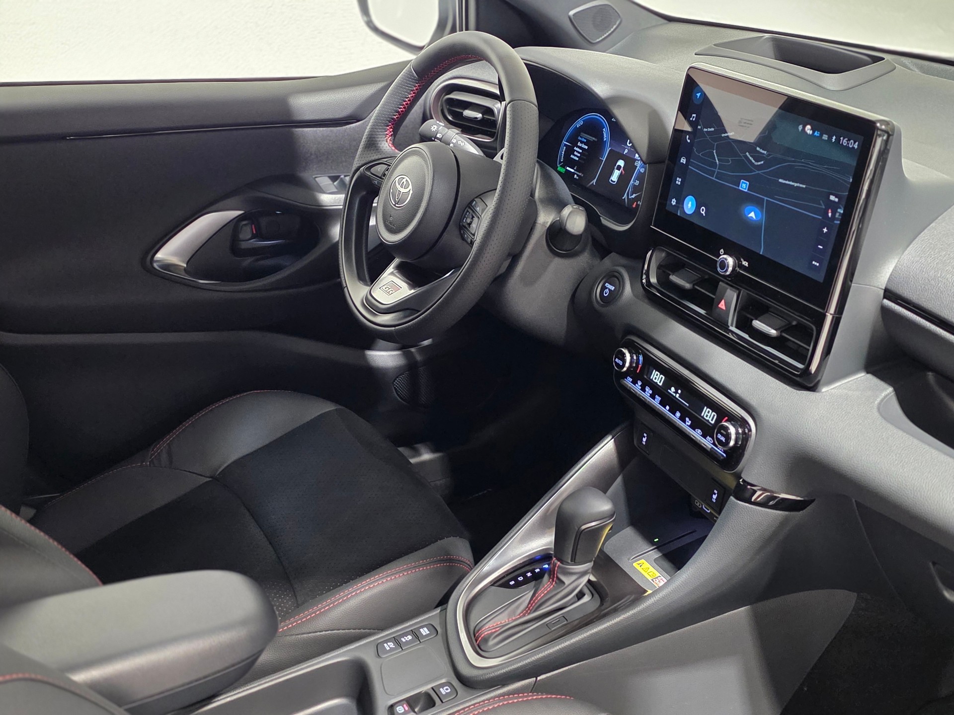 TOYOTA Yaris 1.5 GR Sport e-CVT-image-21