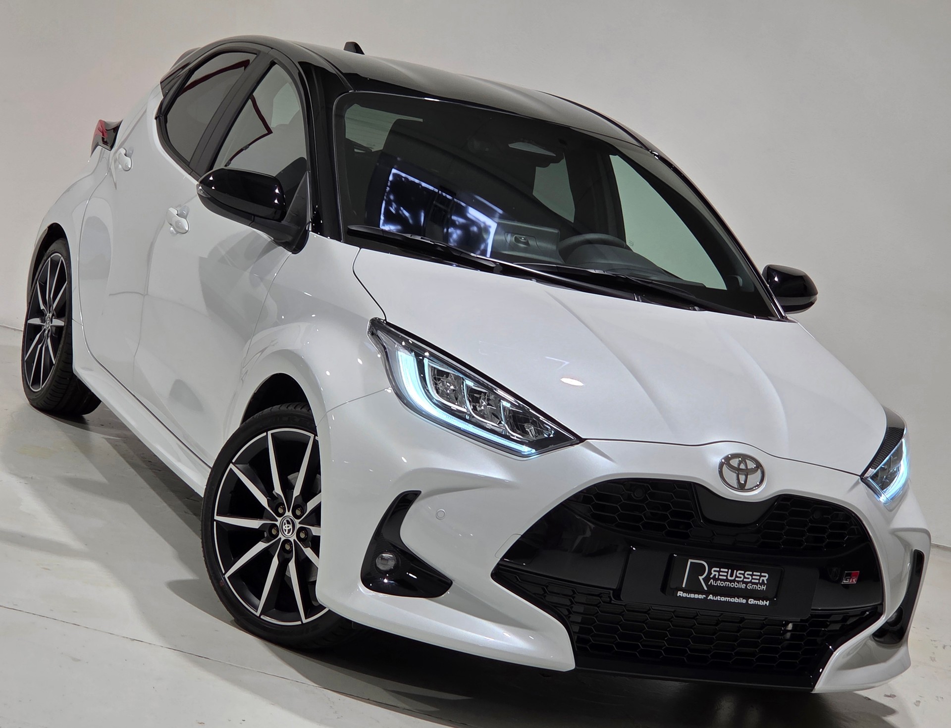 TOYOTA Yaris 1.5 GR Sport e-CVT-image-28