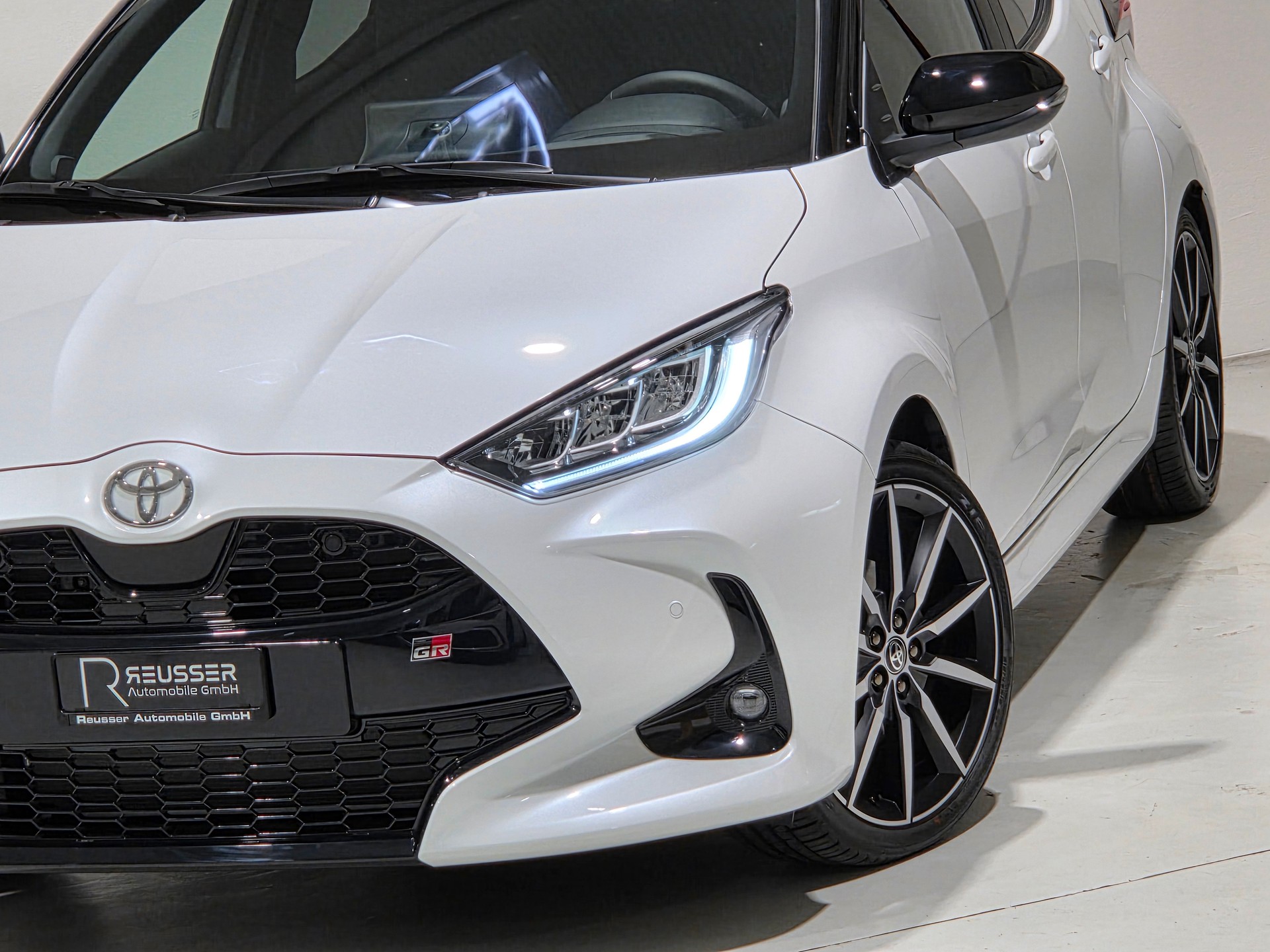TOYOTA Yaris 1.5 GR Sport e-CVT-image-25