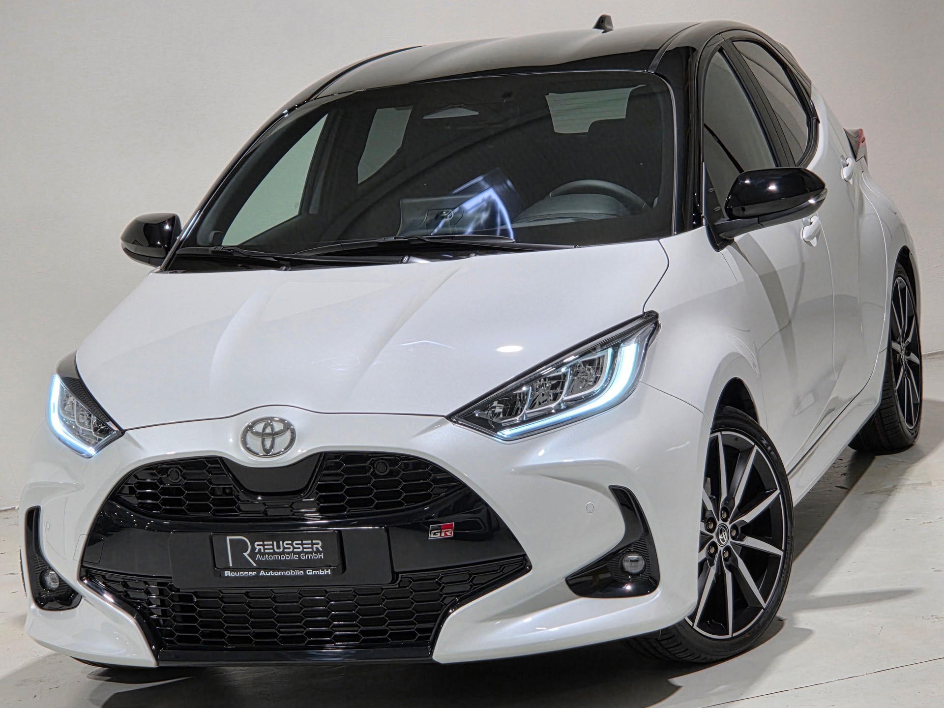 TOYOTA Yaris 1.5 GR Sport e-CVT-image-0