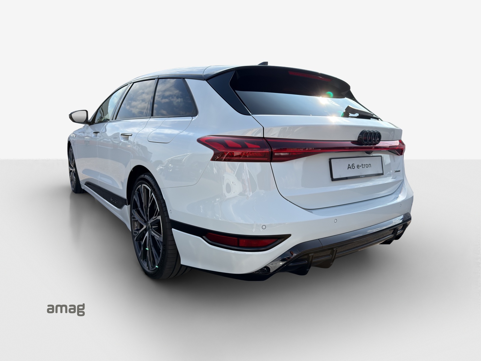 AUDI A6 Avant e-tron quattro-image-2