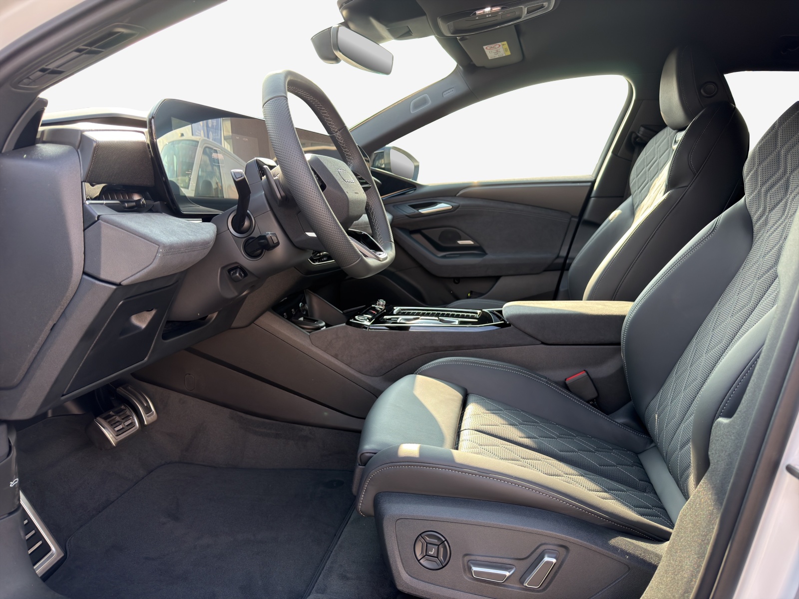 AUDI A6 Avant e-tron quattro-image-7