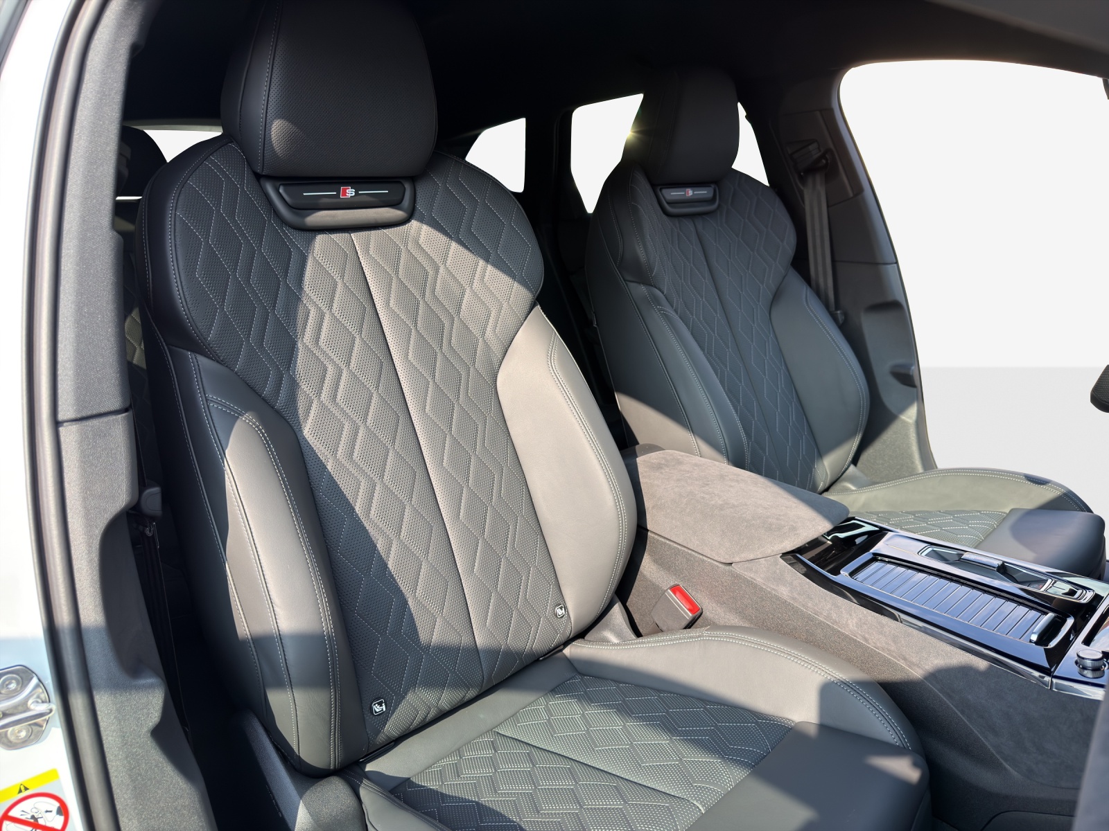 AUDI A6 Avant e-tron quattro-image-15