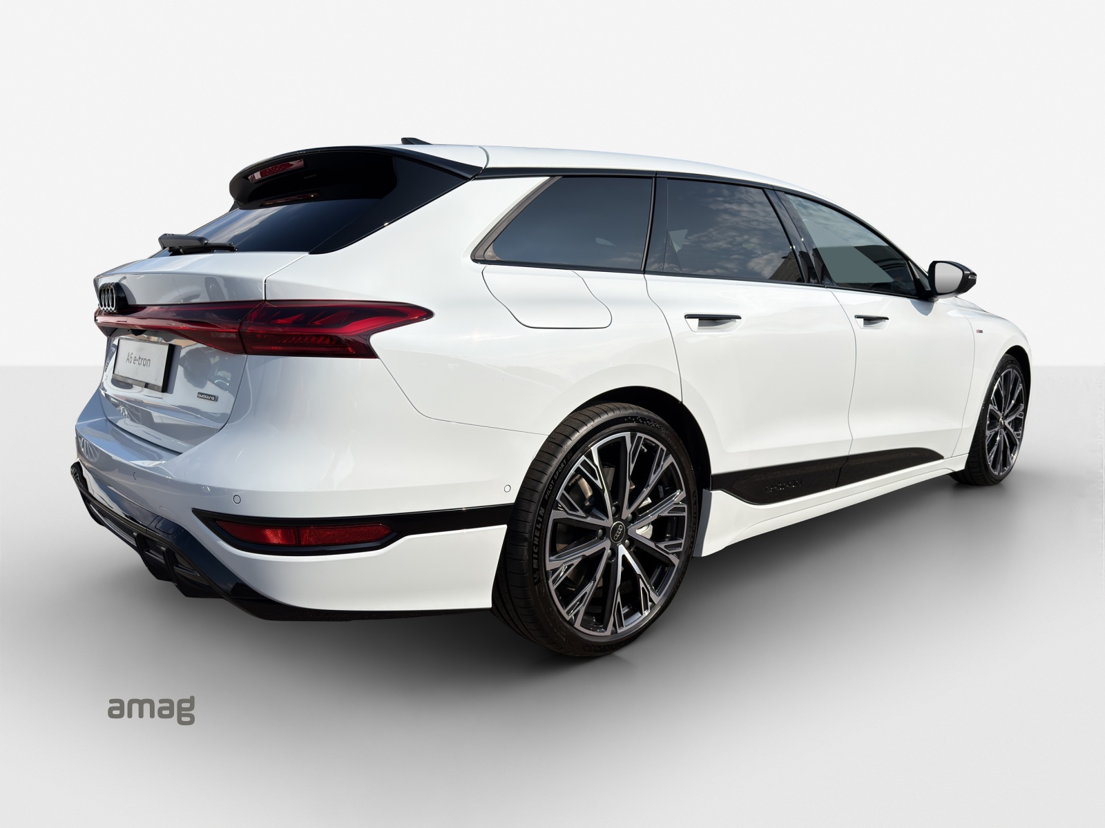 AUDI A6 Avant e-tron quattro-image-4
