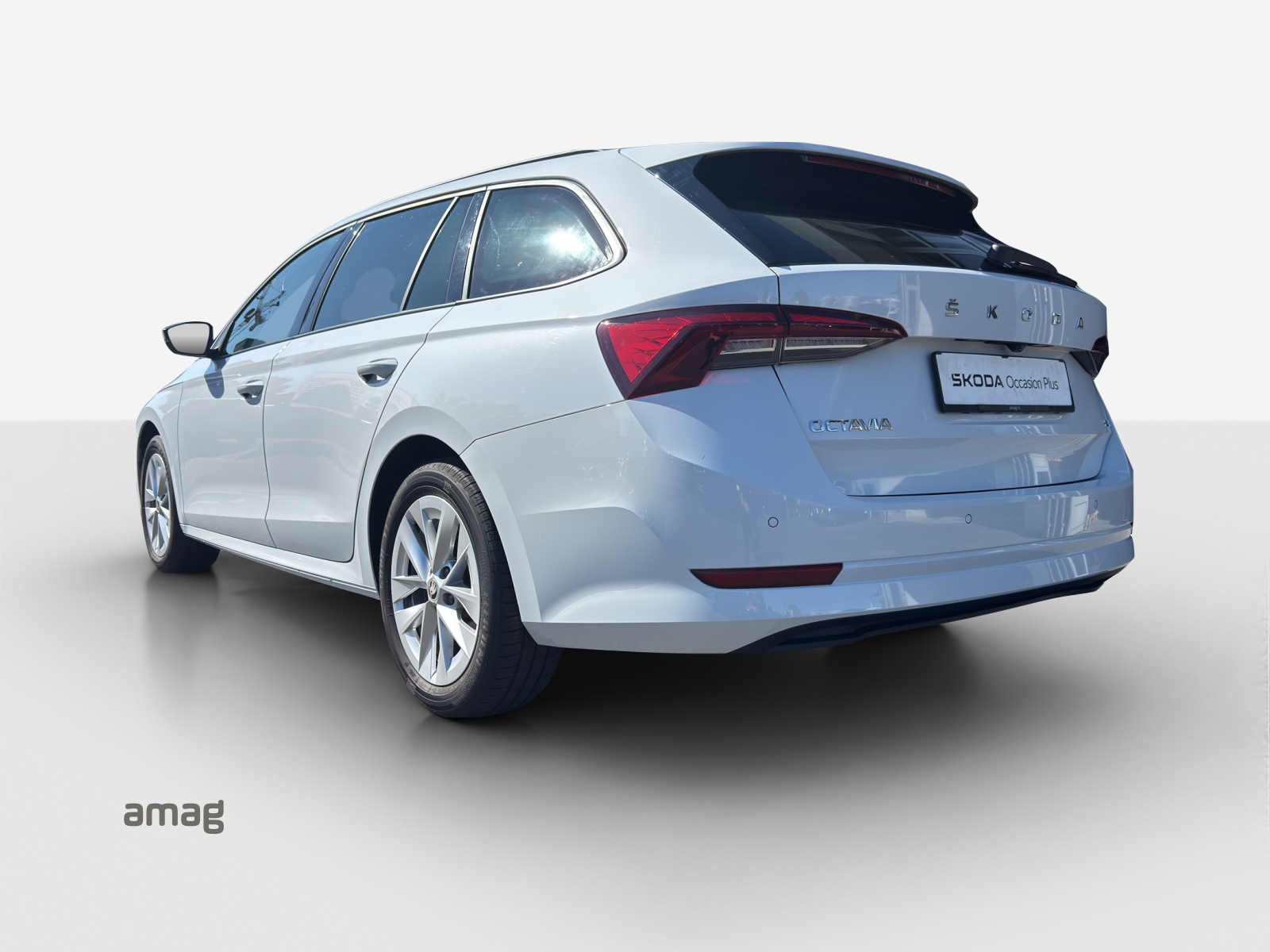 SKODA Octavia Combi 2.0 TSI Ambition DSG 4x4-image-2