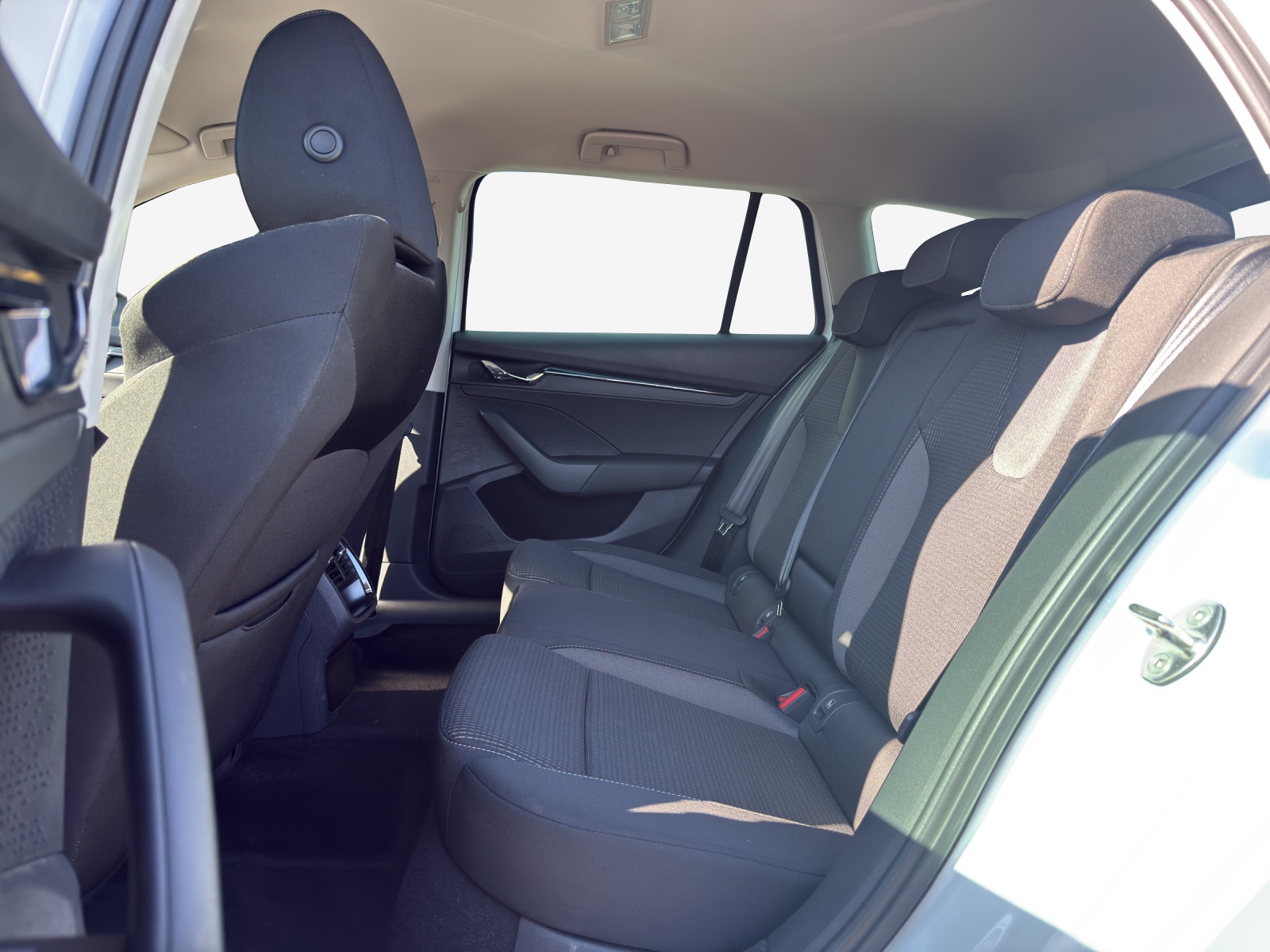 SKODA Octavia Combi 2.0 TSI Ambition DSG 4x4-image-11