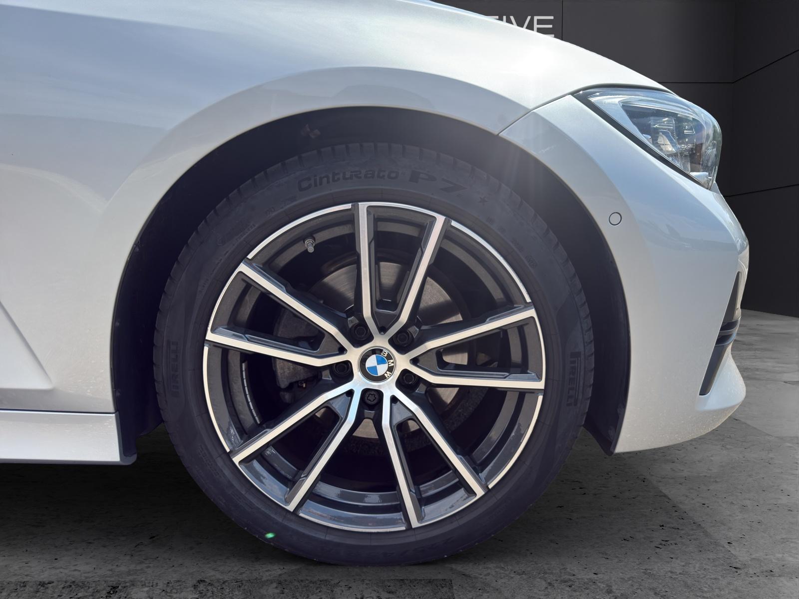 BMW 320i xDrive-image-7
