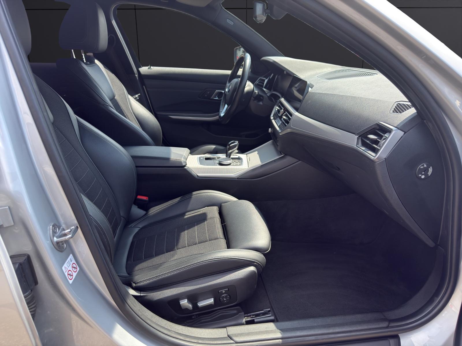 BMW 320i xDrive-image-10