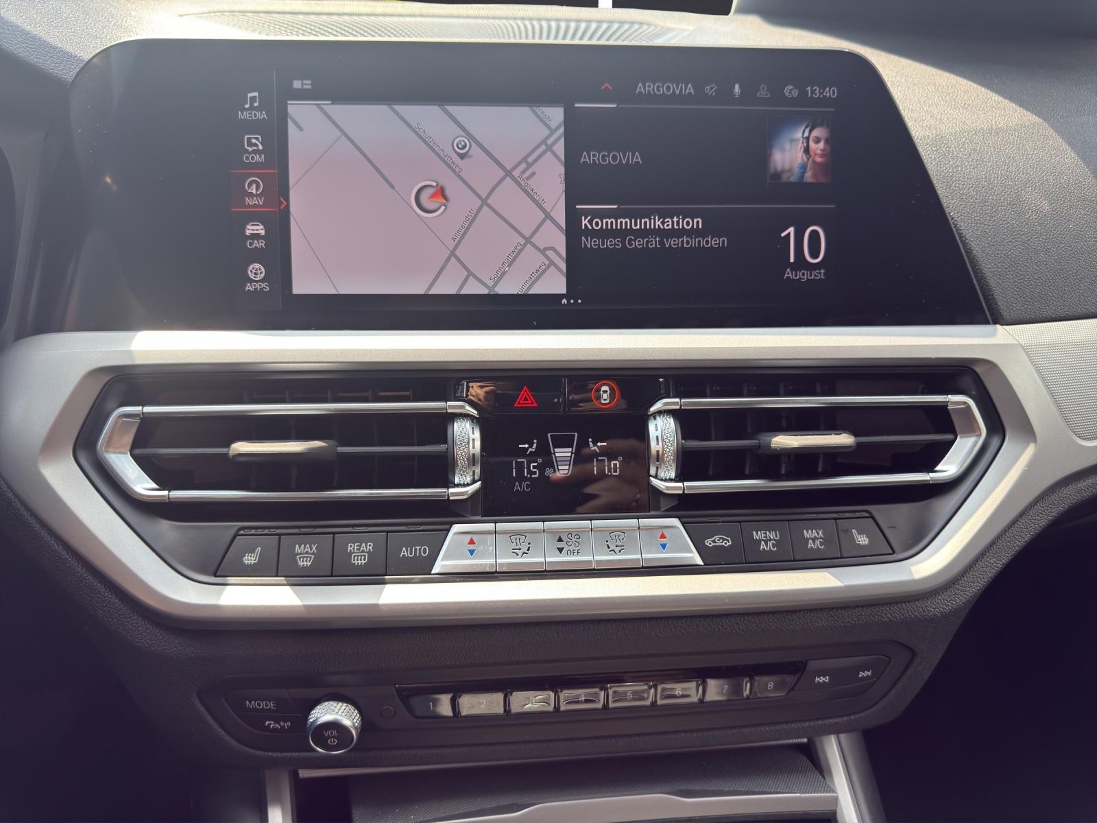 BMW 320i xDrive-image-14