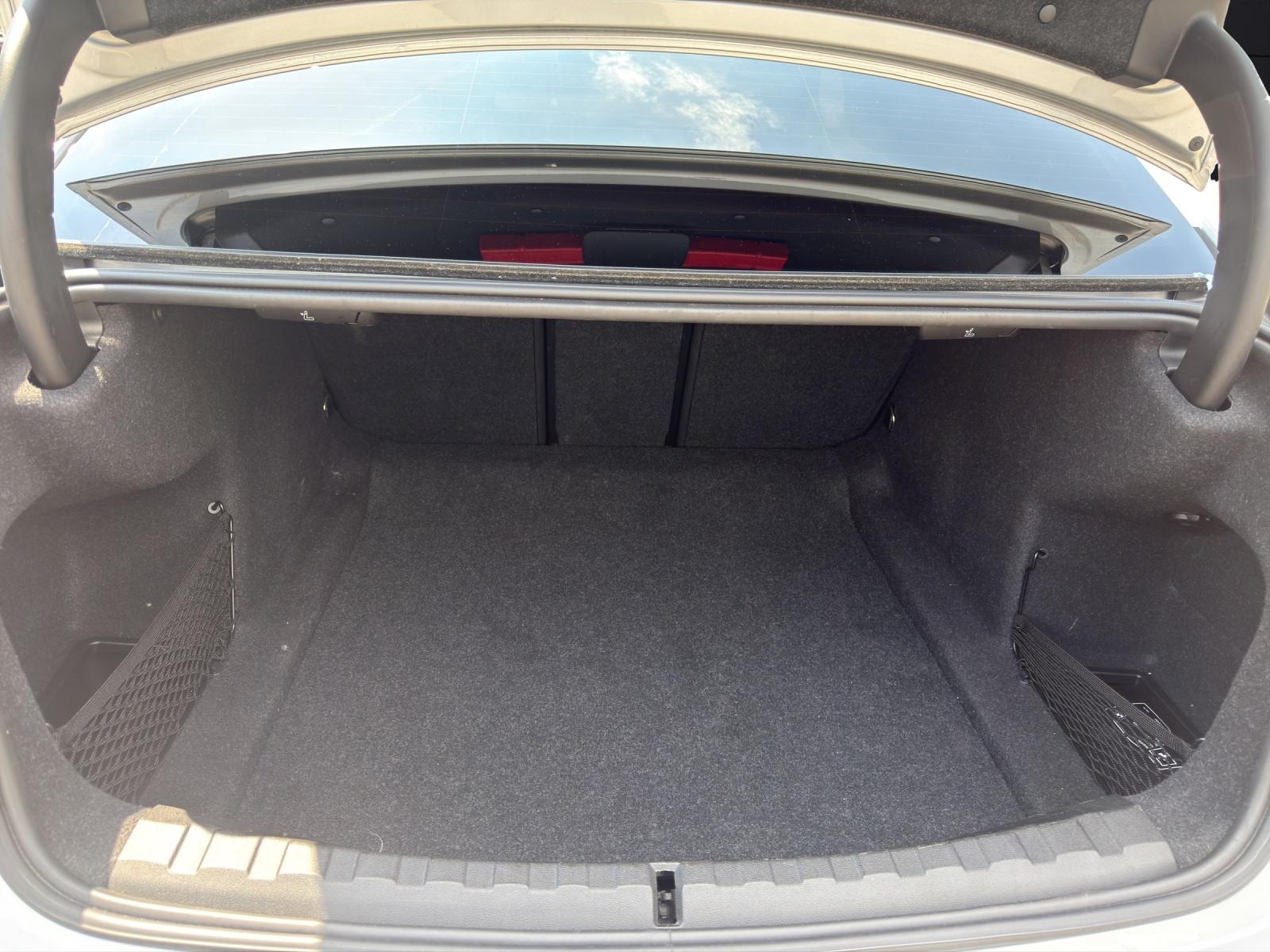 BMW 320i xDrive-image-21