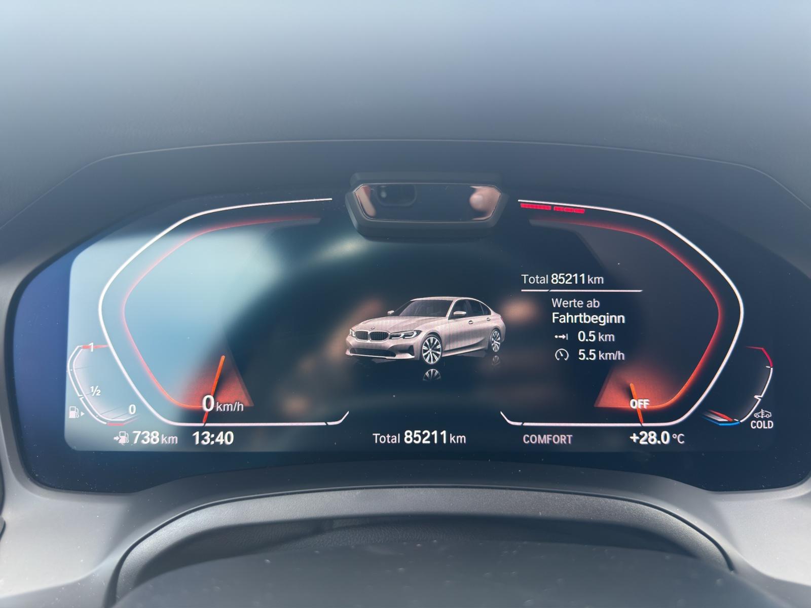 BMW 320i xDrive-image-13
