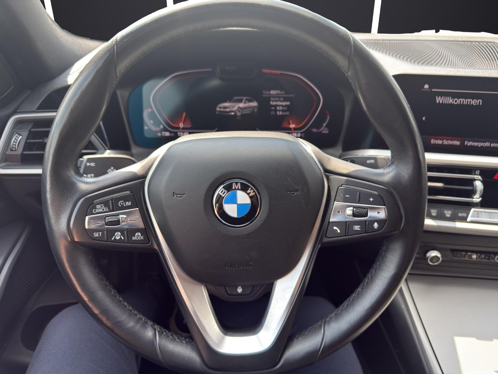 BMW 320i xDrive-image-12