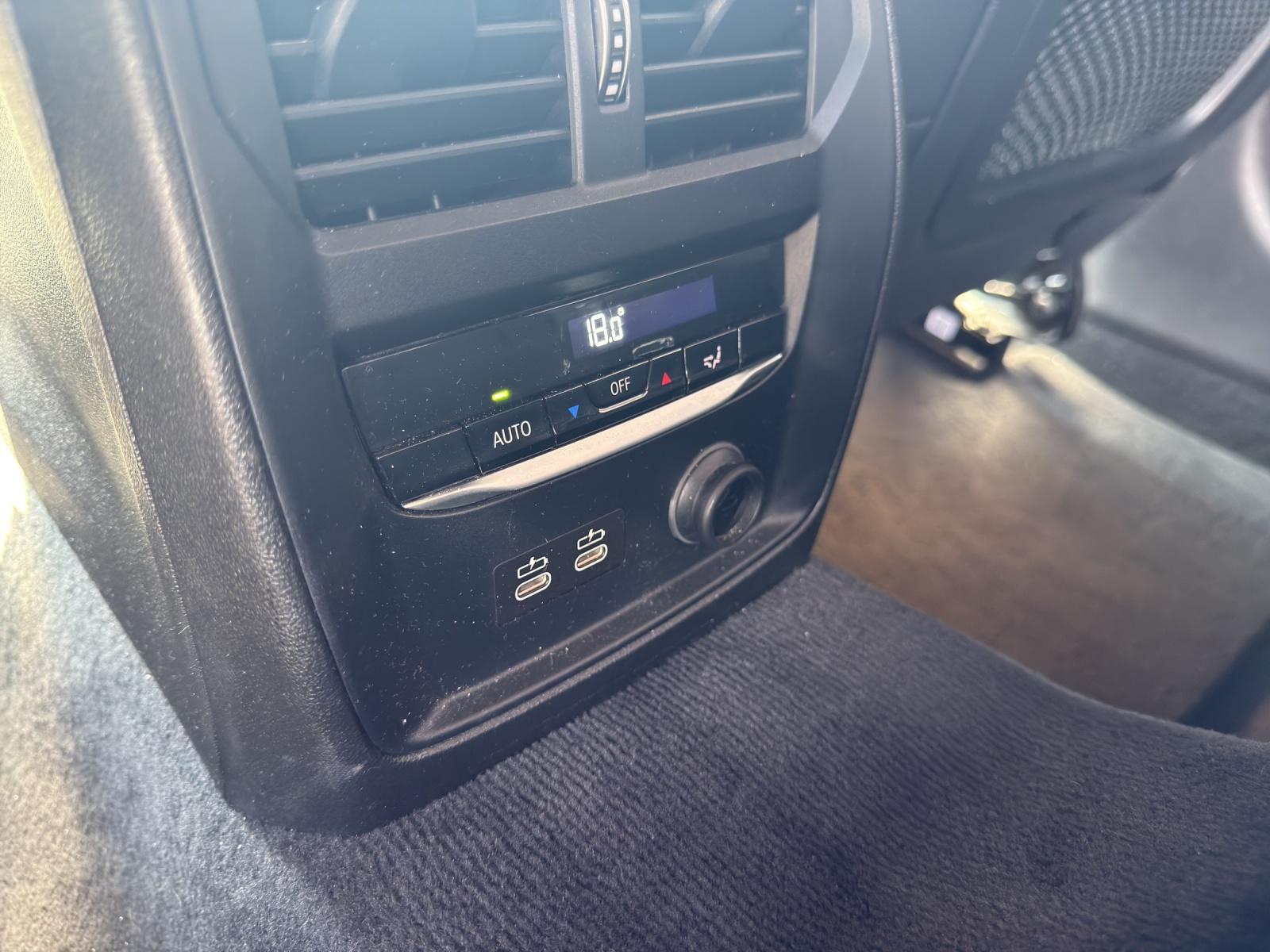BMW 320i xDrive-image-18