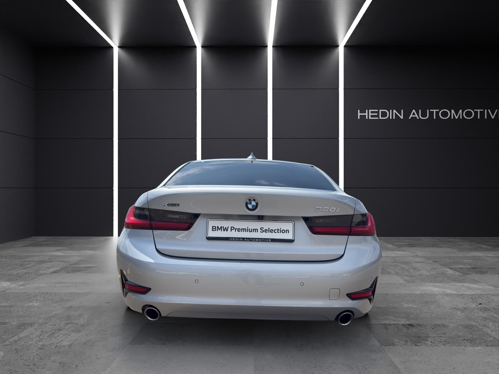 BMW 320i xDrive-image-3