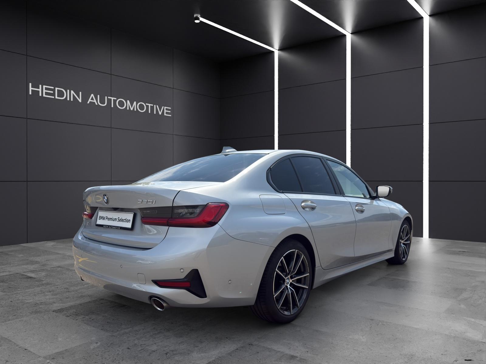 BMW 320i xDrive-image-5