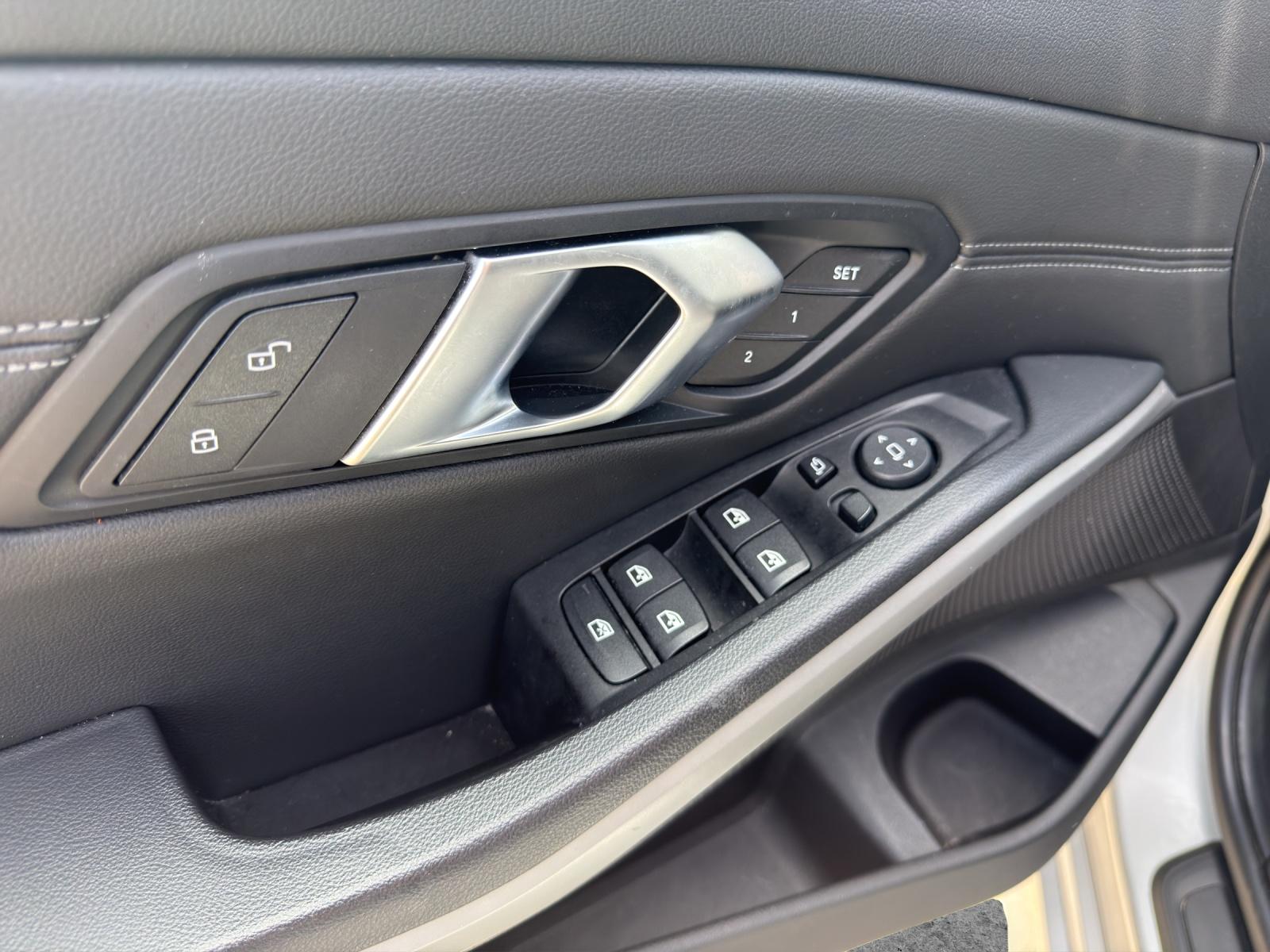 BMW 320i xDrive-image-16