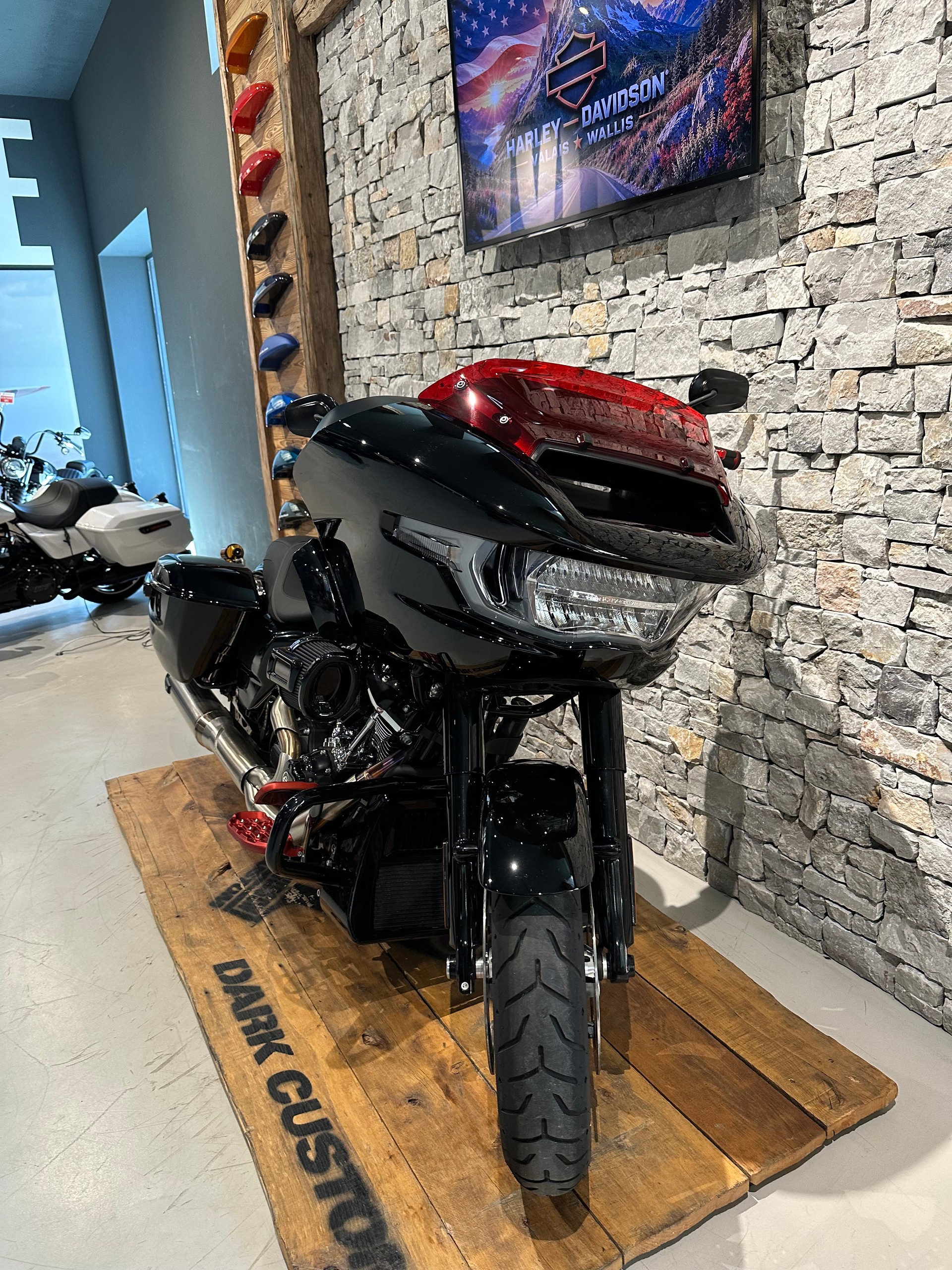 HARLEY-DAVIDSON FLTRX Road Glide 117-showroom-element-1