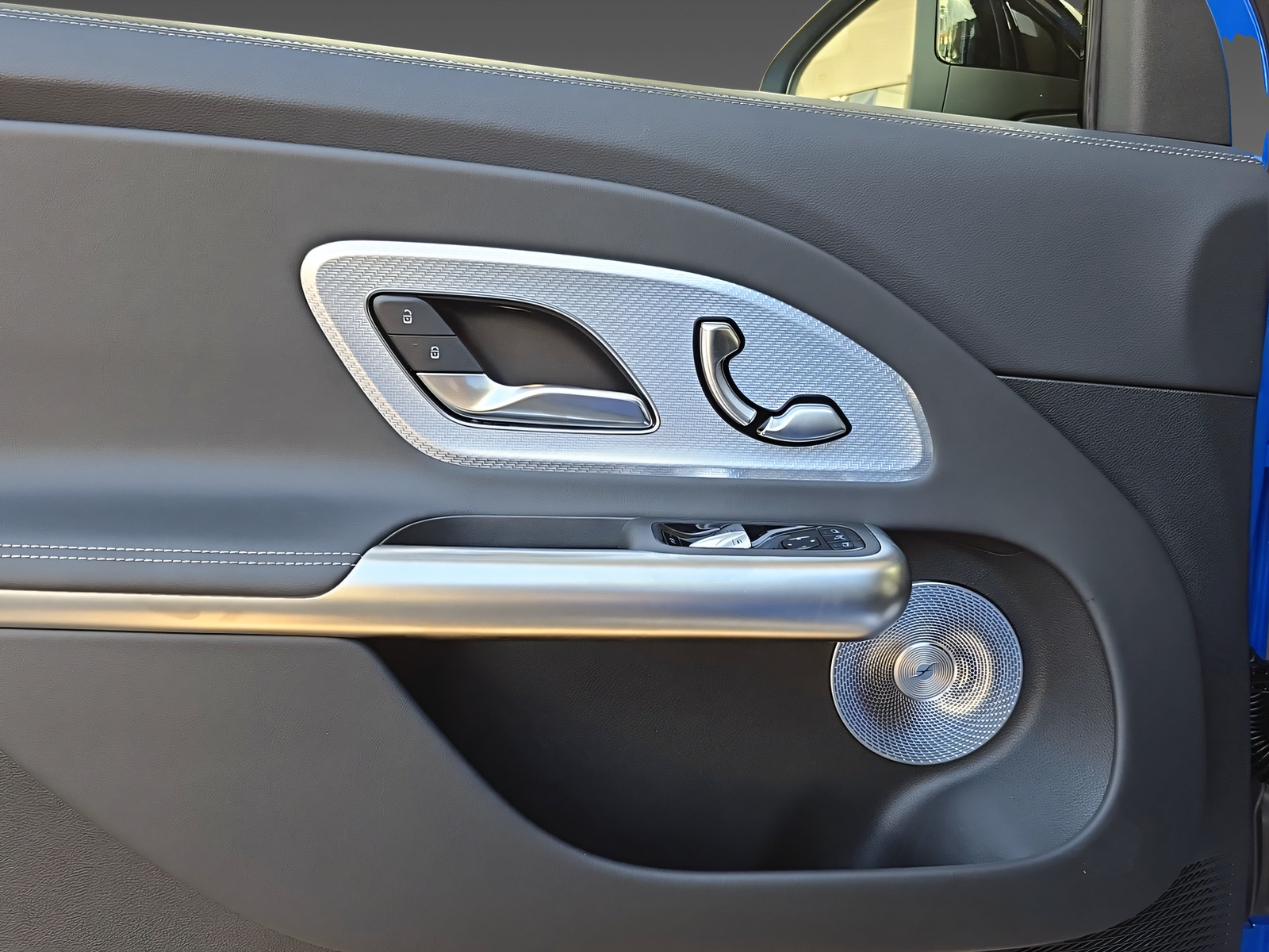 MERCEDES-BENZ GLB 220 4Matic-image-10