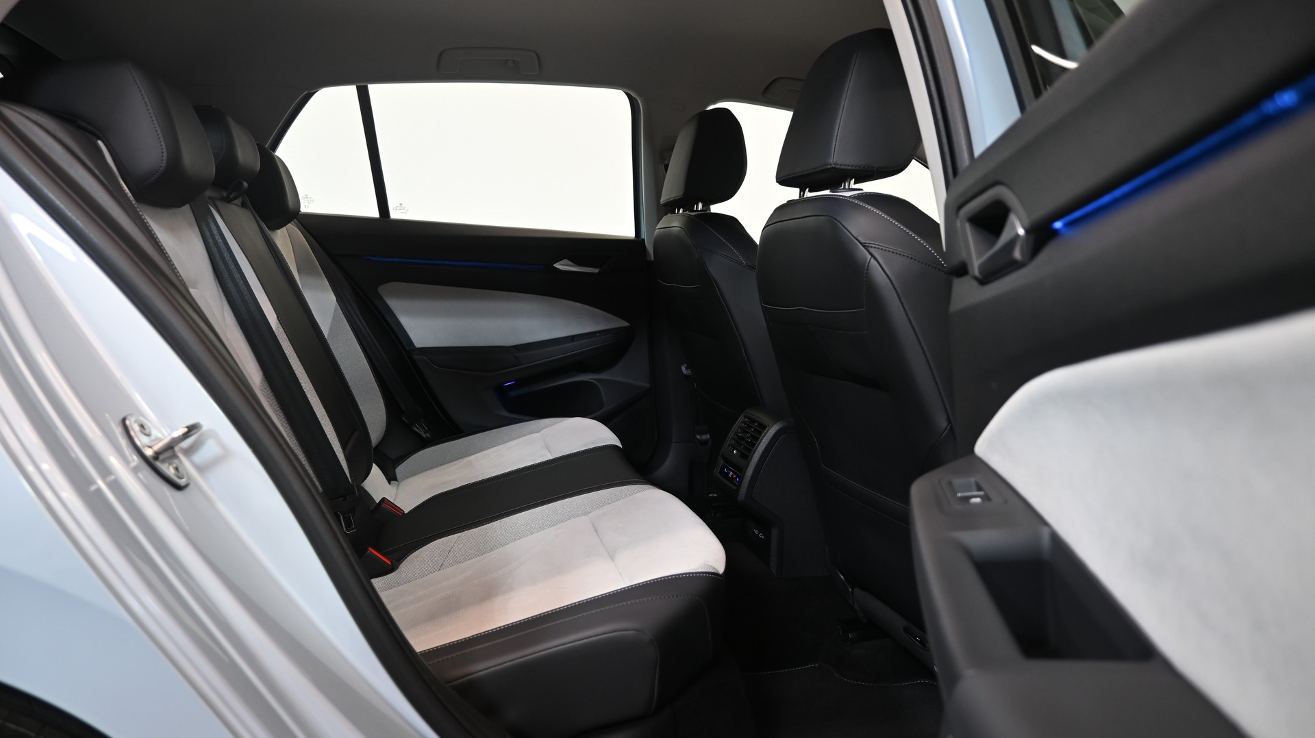 VW Golf 1.5 e TSI mHEV Style DSG-image-6