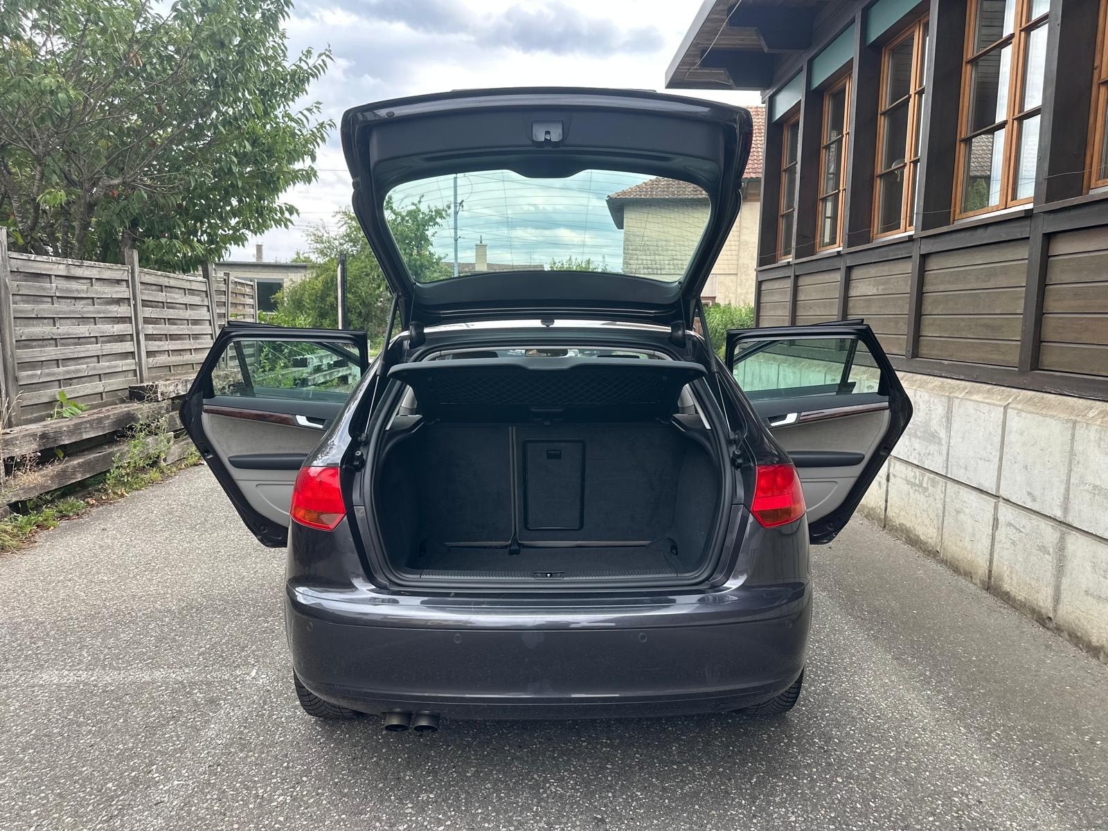 AUDI A3 Sportback 2.0 TDI Ambition-image-6