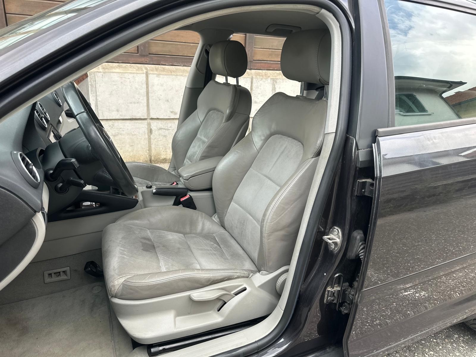 AUDI A3 Sportback 2.0 TDI Ambition-image-9